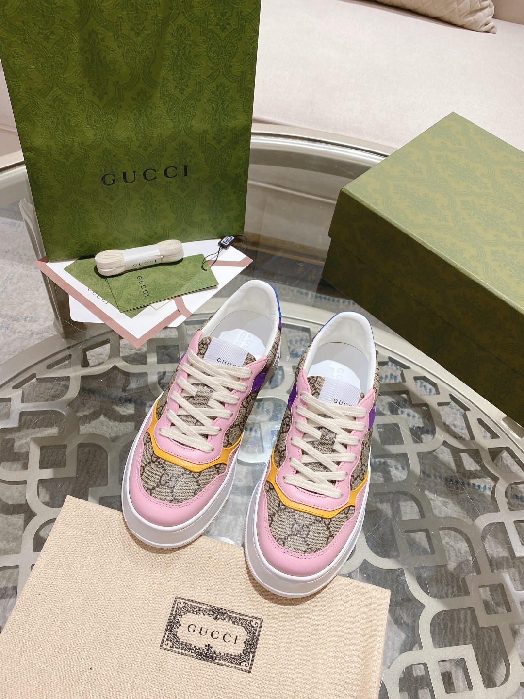 Gucci Vintage-Inspired Leather Sneakers/Flat Shoes