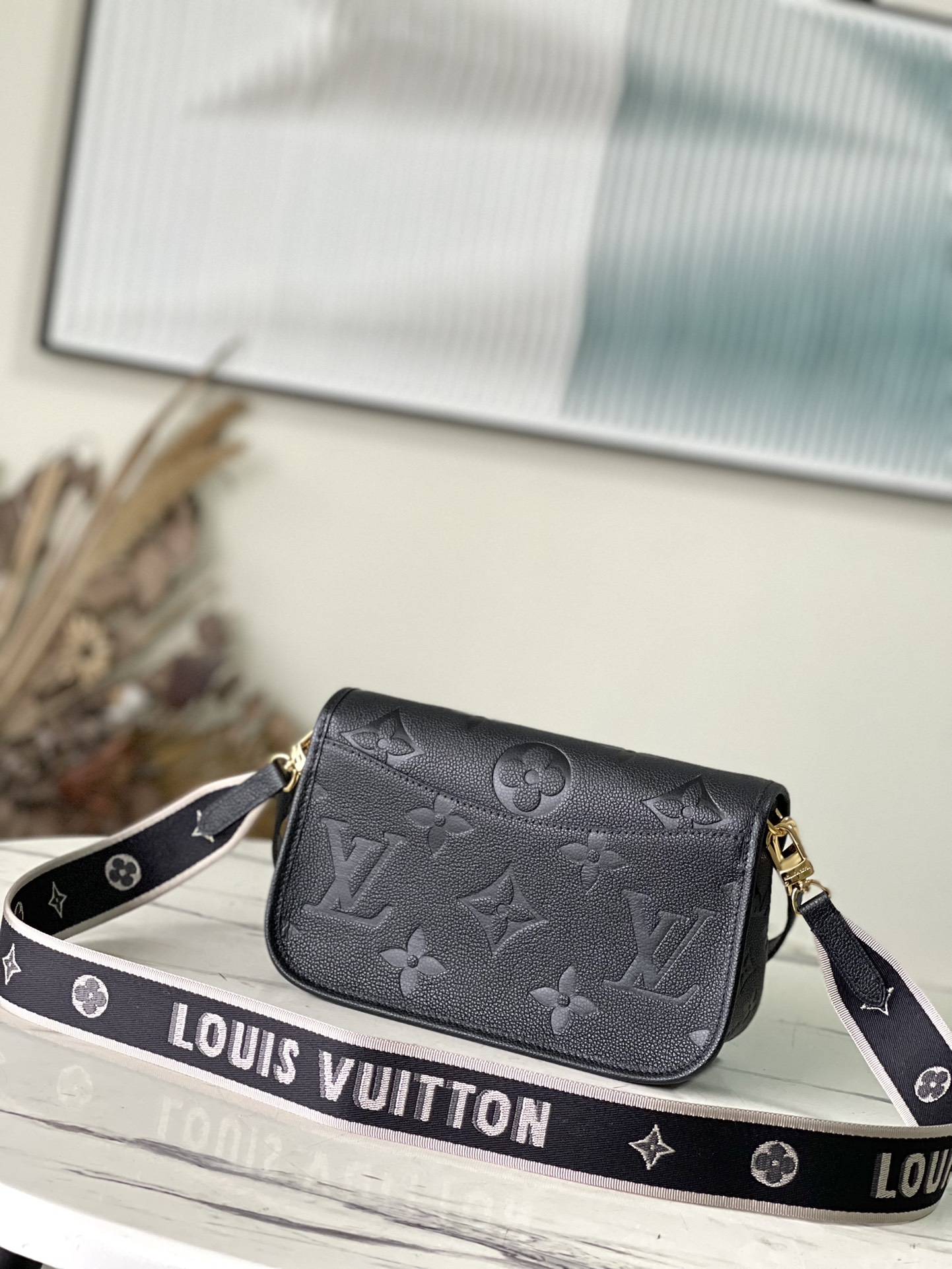 Louis Vuitton Stylish Versatile Leather Crossbody/Shoulder Bag