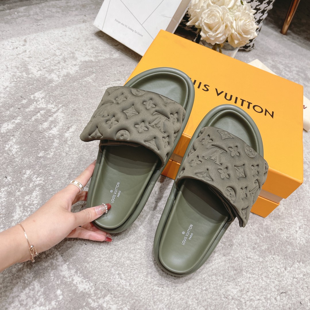 LV Fashionable Classic Versatile Leather Slippers