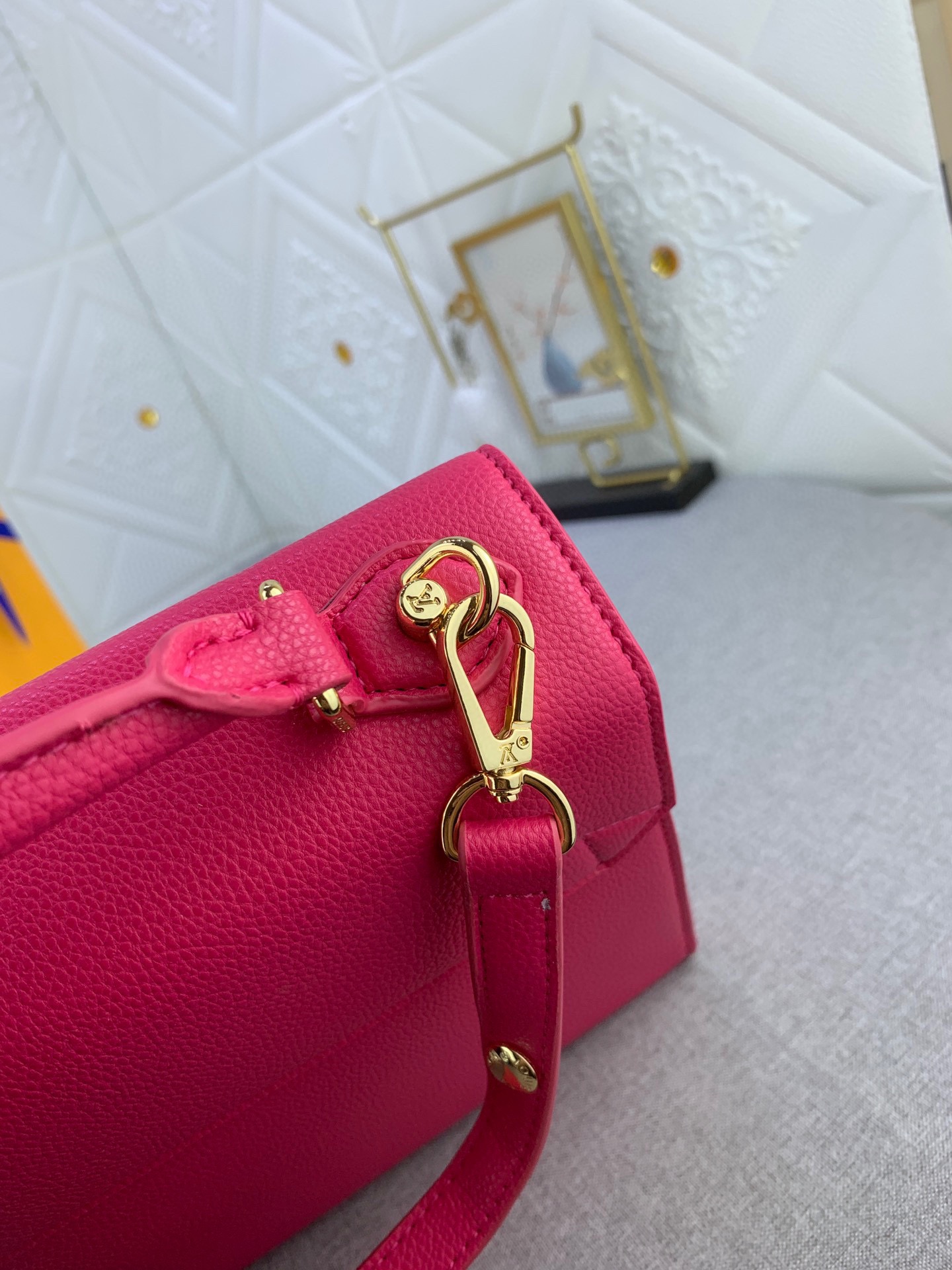 Louis Vuitton Stylish Versatile Leather Crossbody/Shoulder Bag