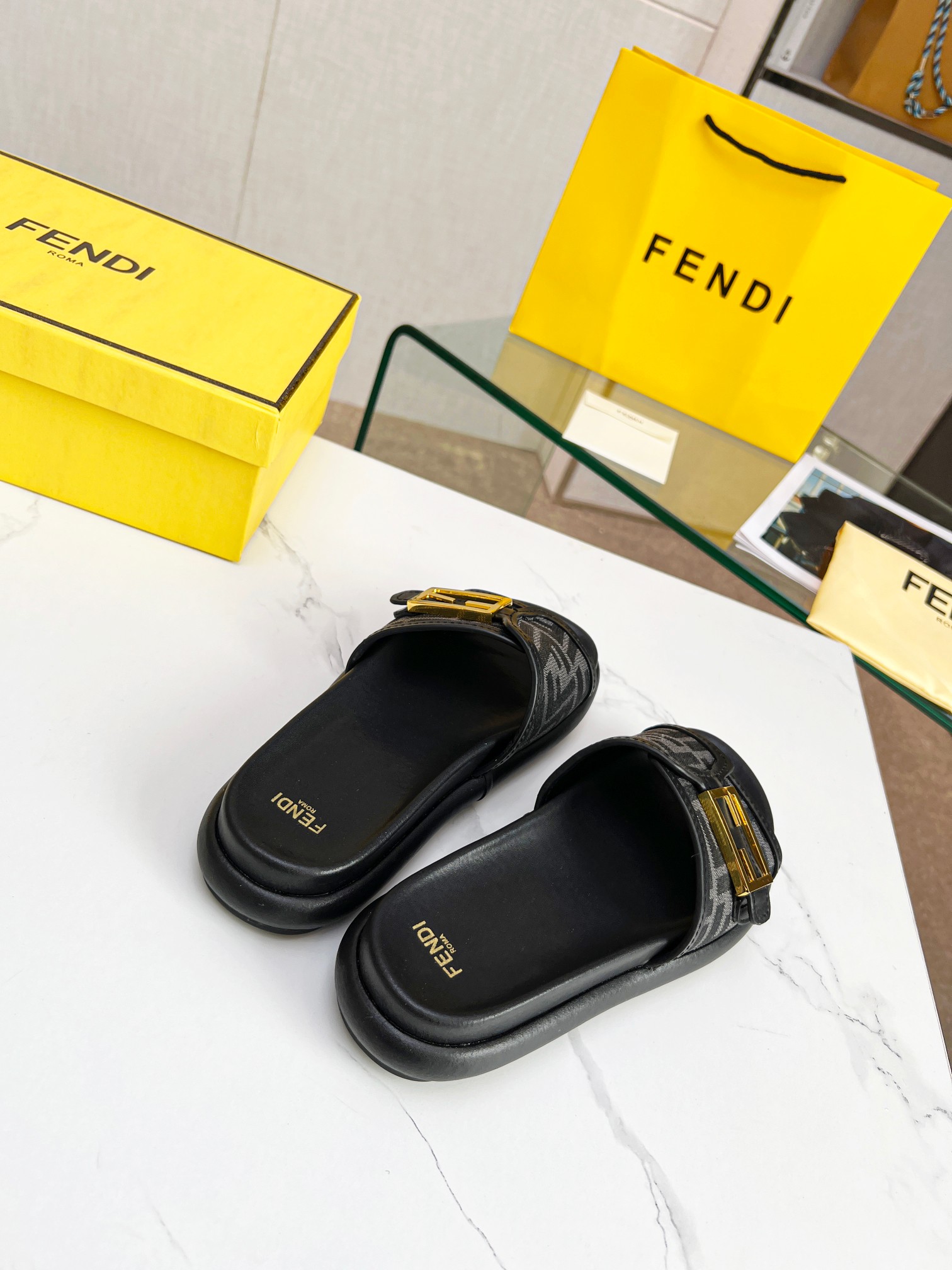 FENDI Casual Slippers