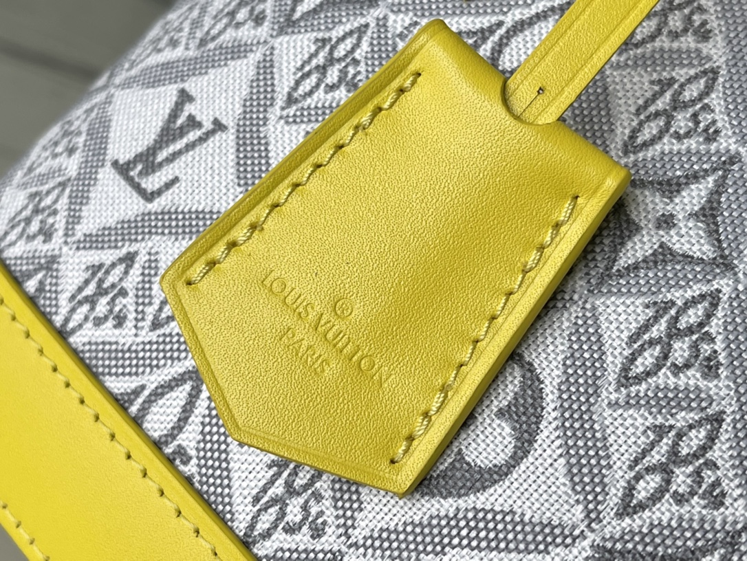 Louis Vuitton Stylish Versatile Leather Crossbody/Shoulder Bag