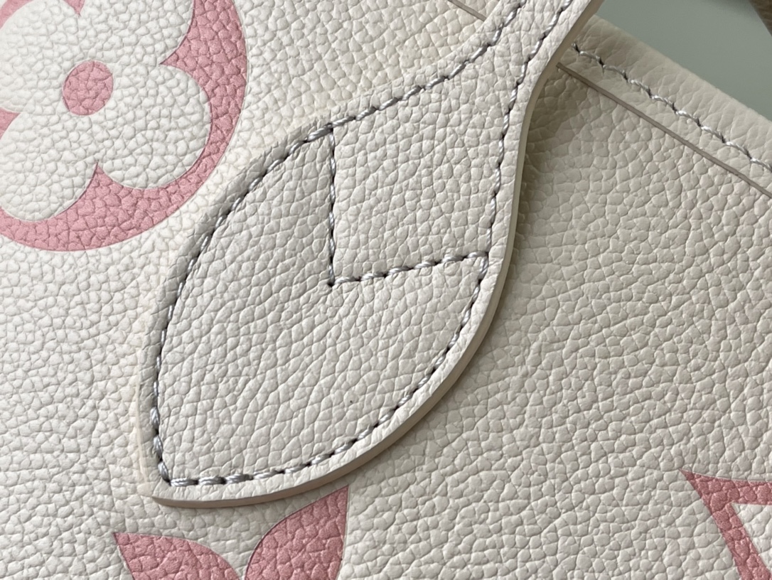 Louis Vuitton Versatile Leather Tote Bag