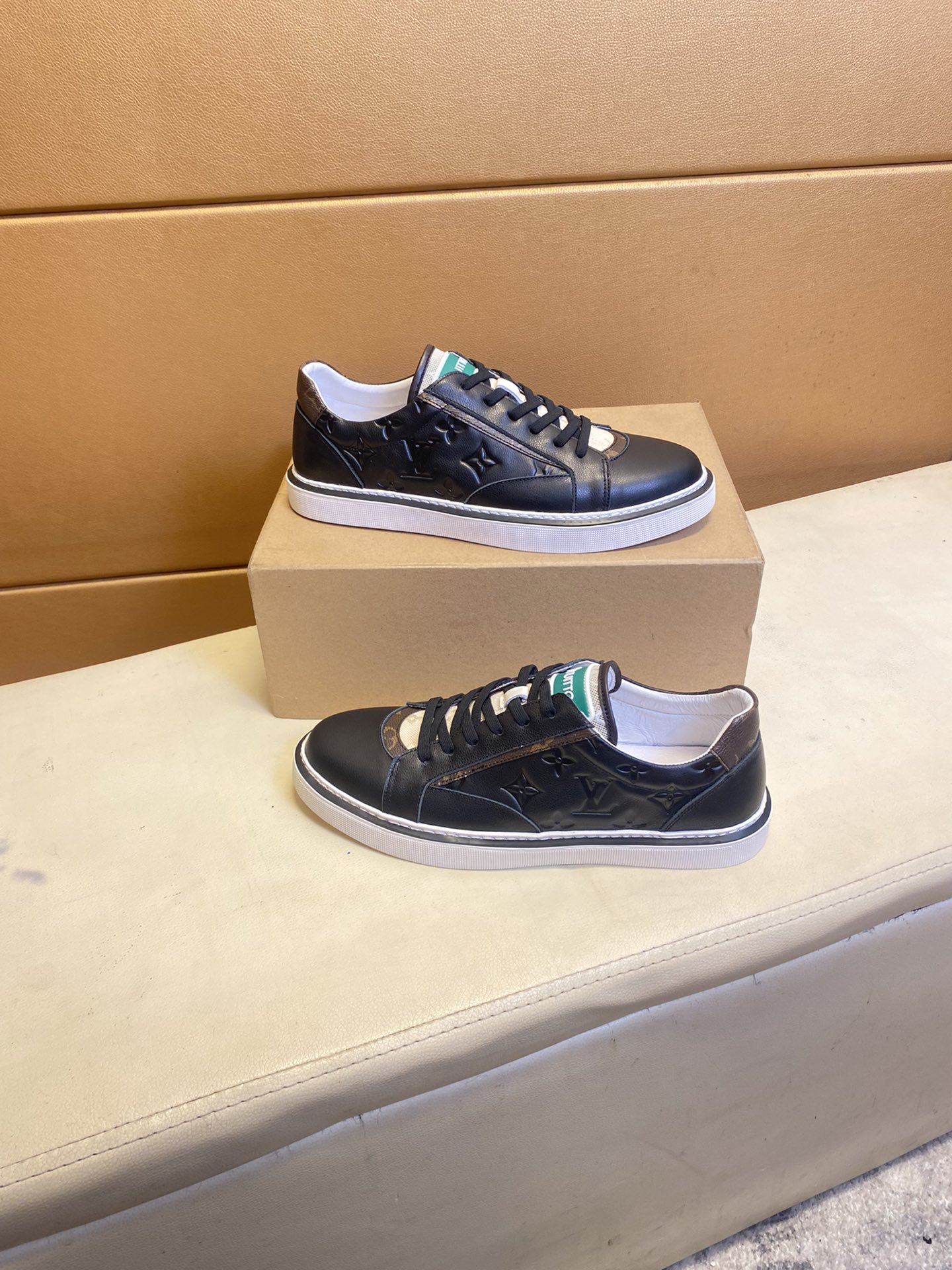 Louis Vuitton Fashionable Versatile Sneakers