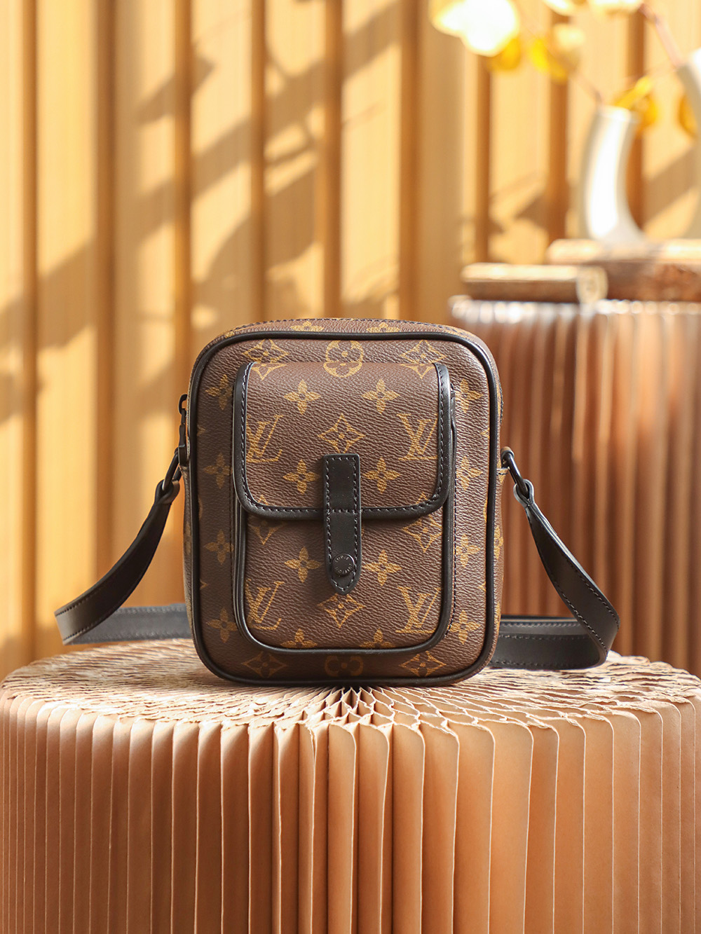 Louis Vuitton Classic Vintage-Style Square Leather Crossbody/Shoulder Bag