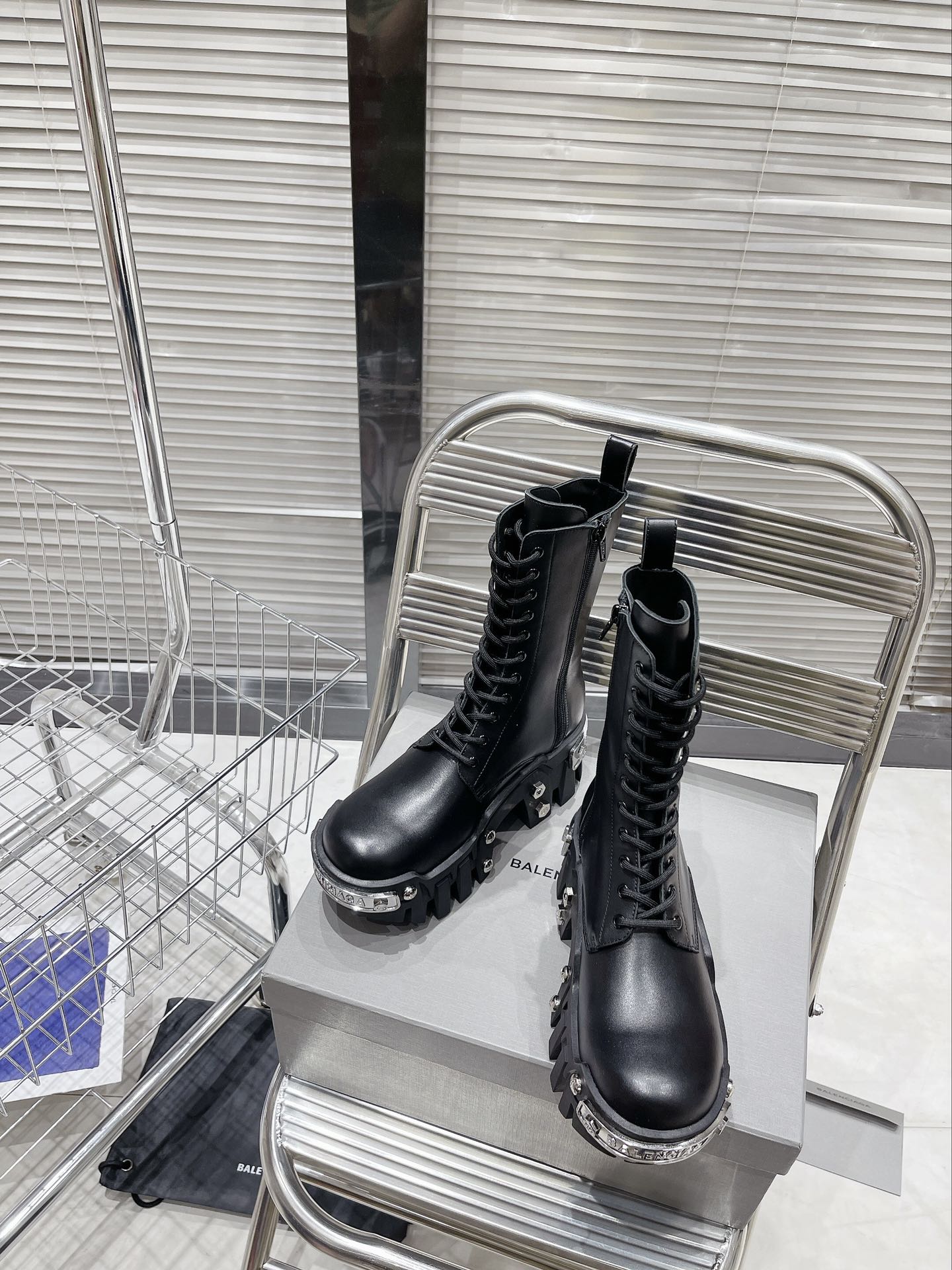 Balenciaga Diamond-Embedded Bulldozer Boots（8CM）