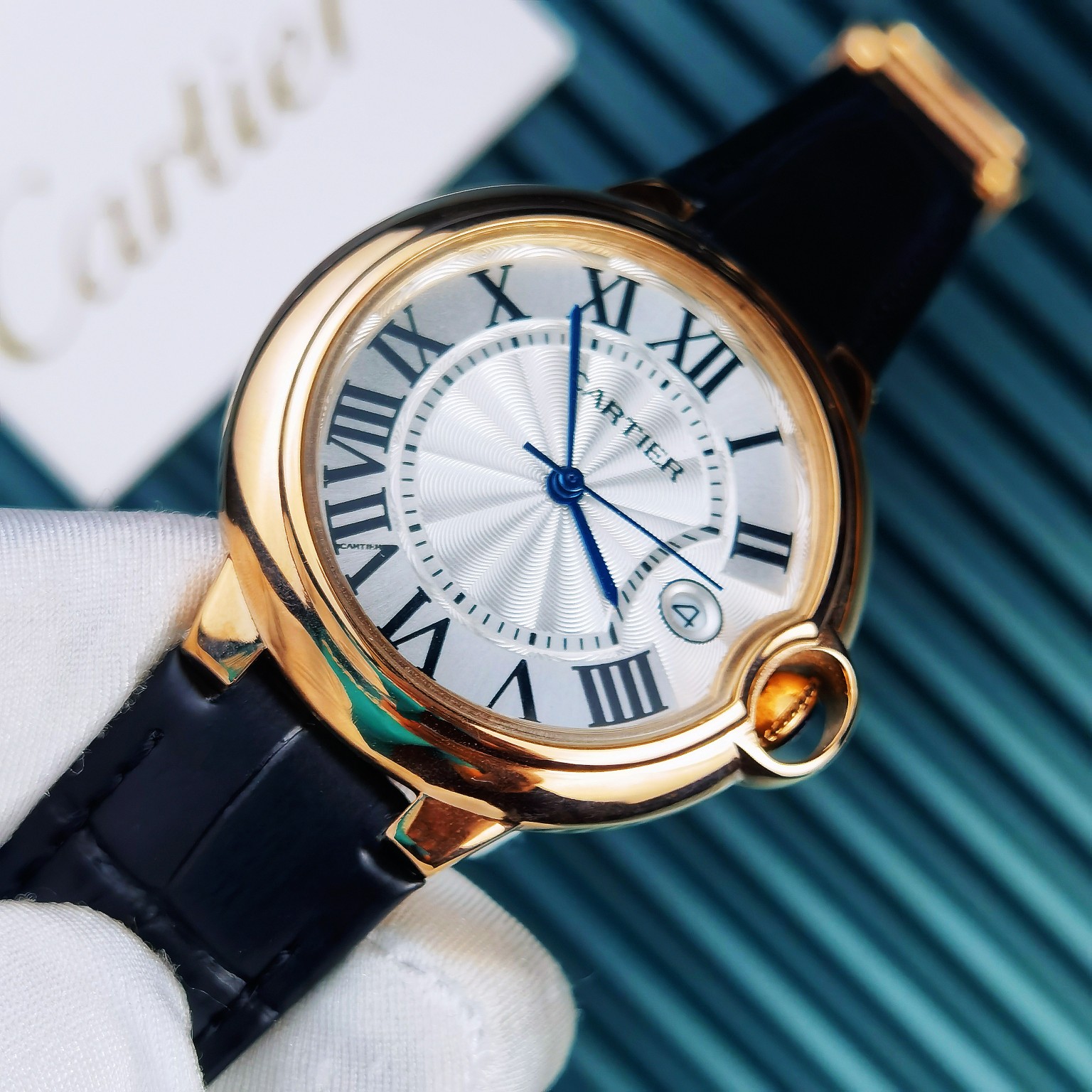 Cartier Prestigious Golden Unisex Quartz Watch