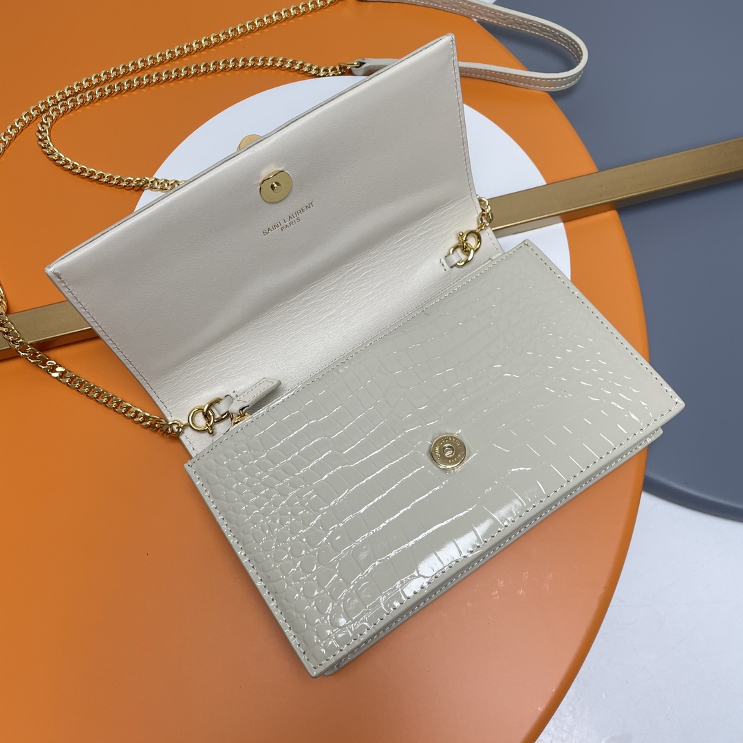 Saint Laurent Classic Chain Shoulder/Crossbody Bag in White for Women