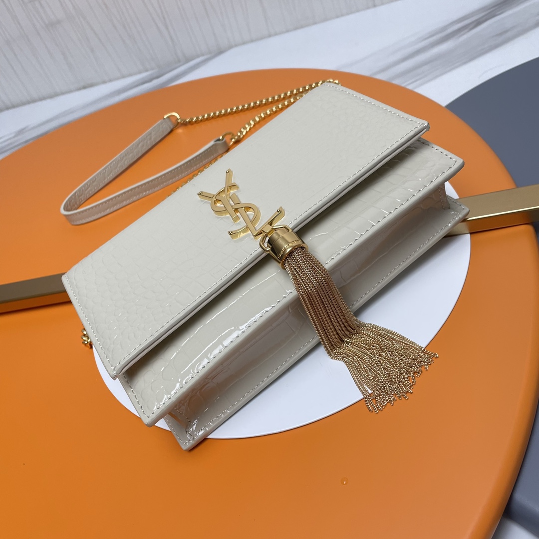 Saint Laurent Classic Chain Shoulder/Crossbody Bag in White for Women