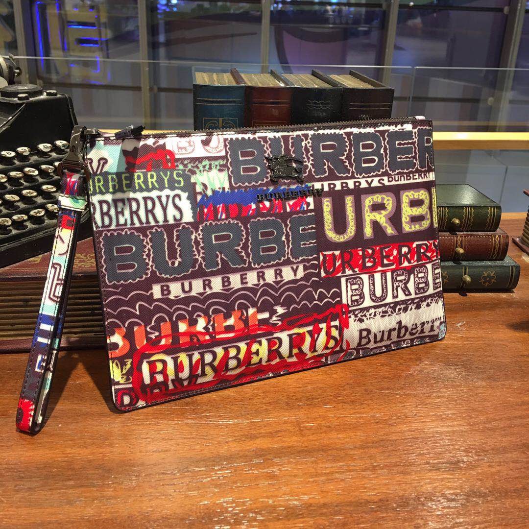 Burberry Classic and Popular Handheld Bag