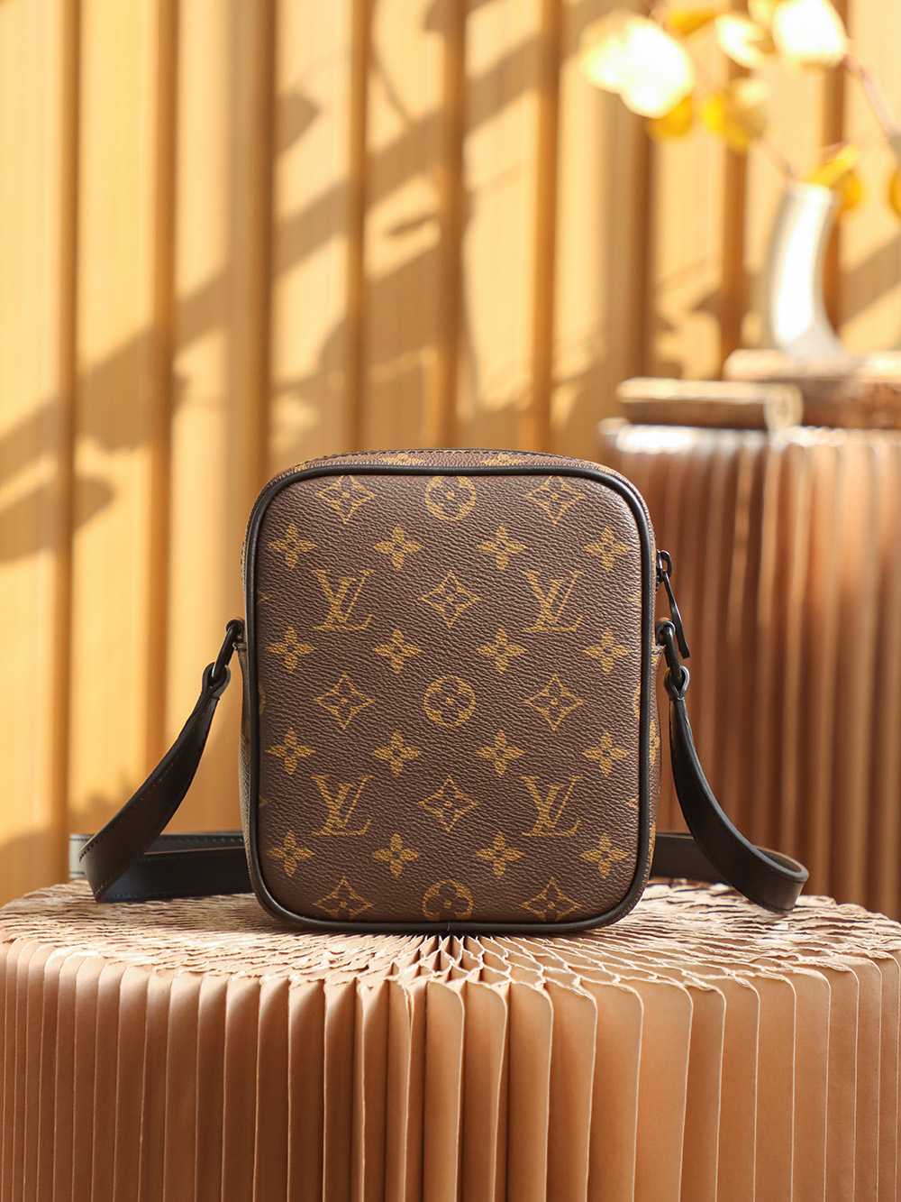 Louis Vuitton Classic Vintage-Style Square Leather Crossbody/Shoulder Bag