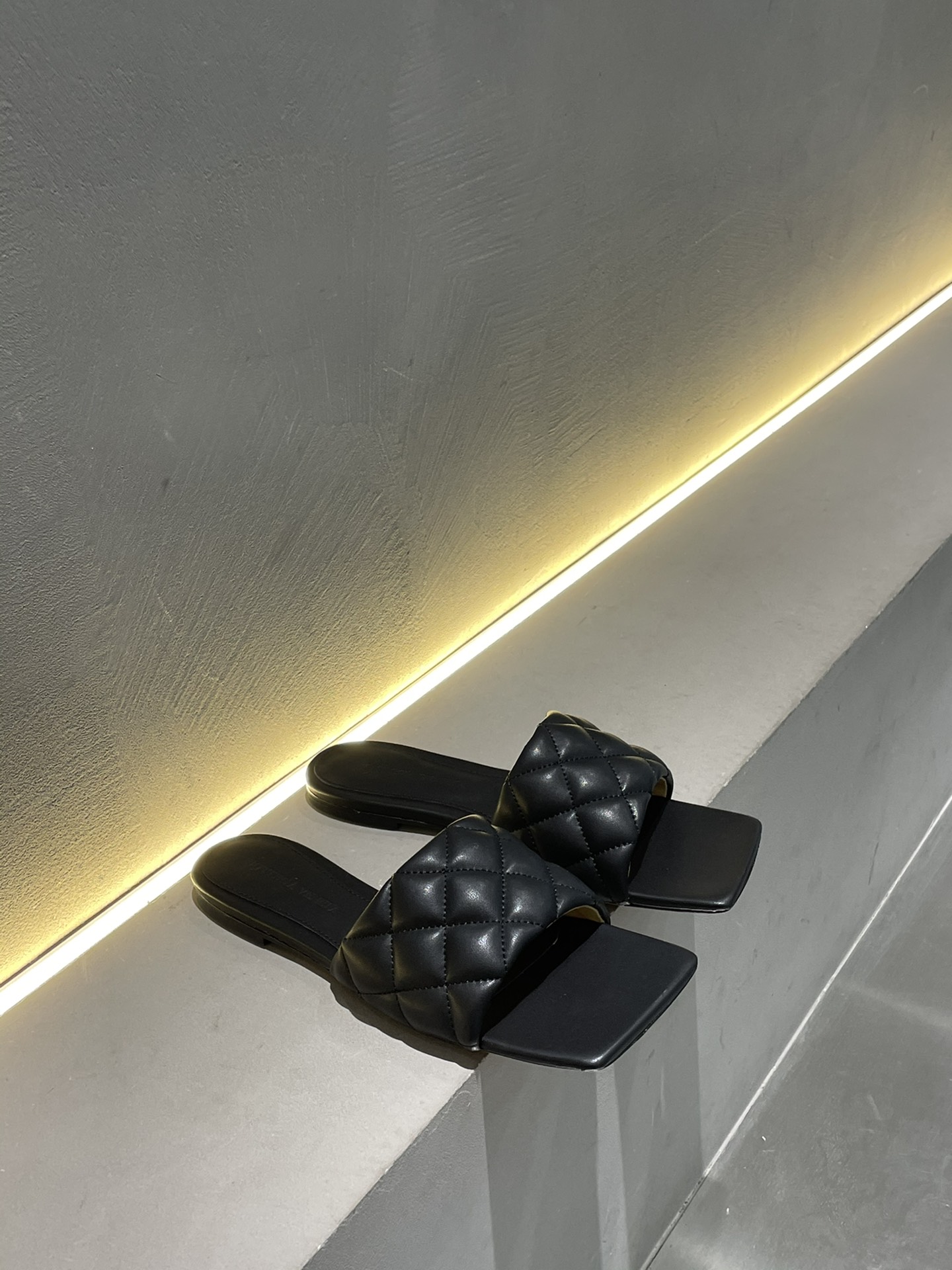 Bottega Veneta Rhombus flat-bottomed slippers