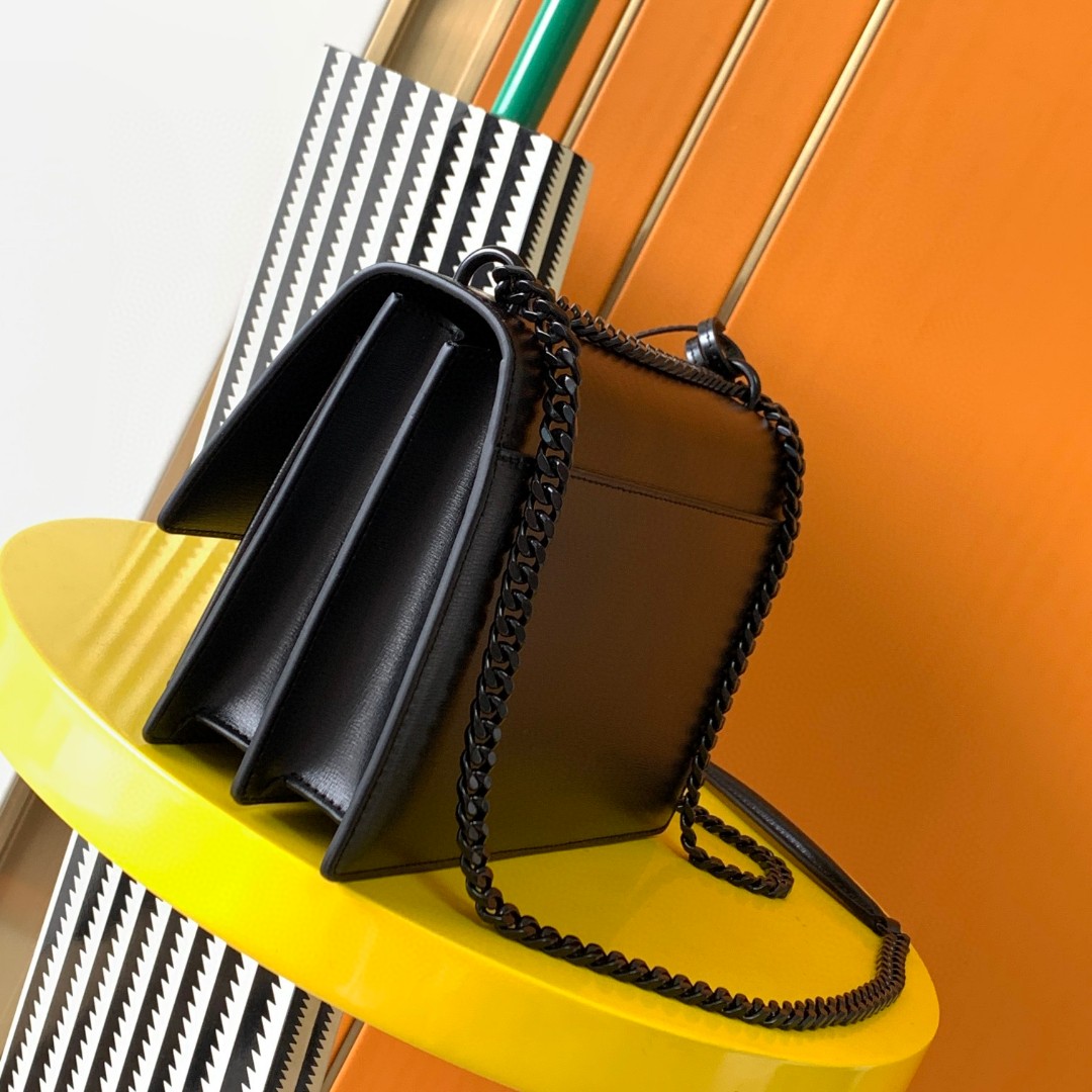 Saint Laurent Classic Chain Shoulder/Crossbody Bag for Women in Black