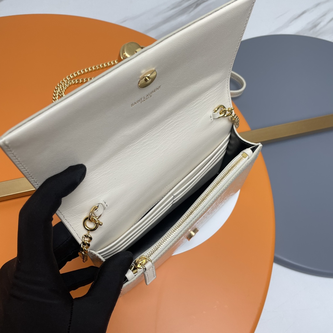 Saint Laurent Classic Chain Shoulder/Crossbody Bag in White for Women