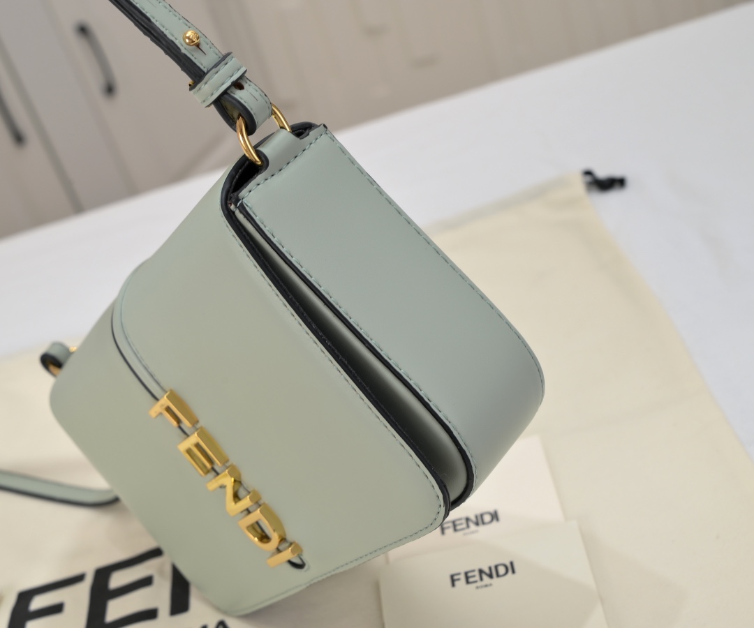 FENDI1:1 high-end quality top original size copyFendi fendi chain bag shoulder Messenger bagOriginal big brand luxury goods 1:1 high-end quality top original size copy