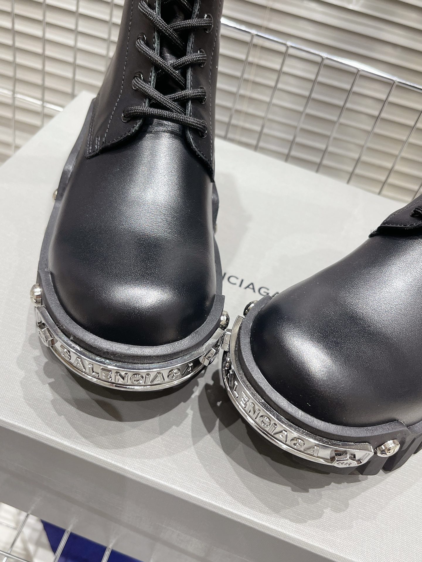 Balenciaga Diamond-Embedded Bulldozer Boots（8CM）