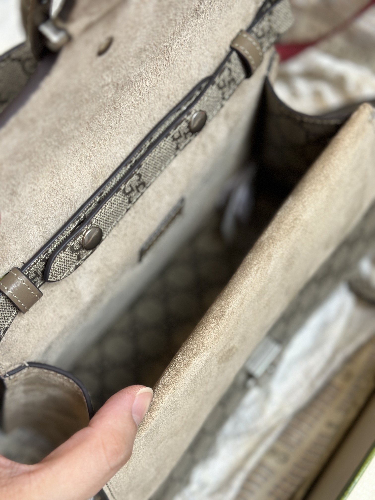 Gucci Classic Vintage-Inspired Leather Handbag