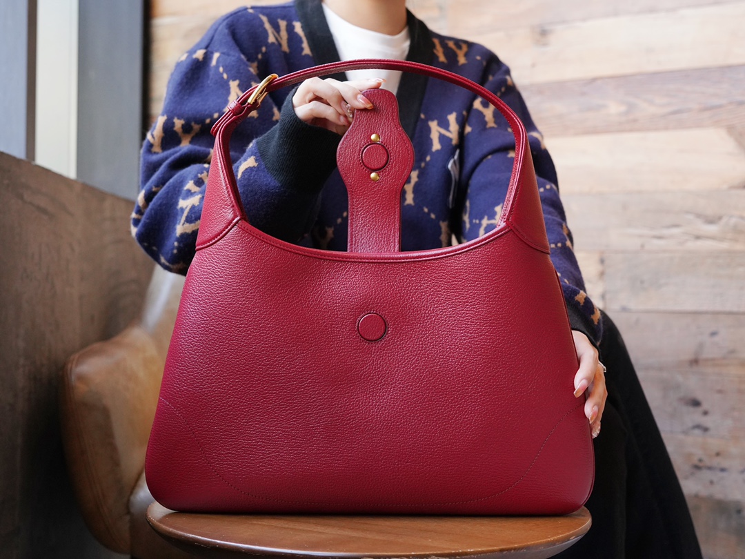 GUCCI Chip-Embedded Aphrodite Medium Handbag