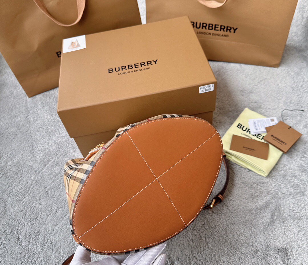 Burberry Classic Handbag With Shoulder & Crossbody Strap
