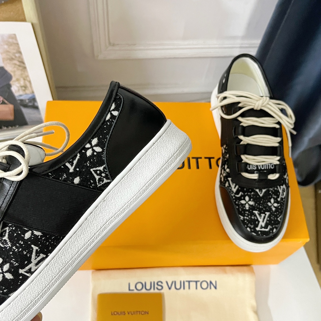 Louis Vuitton Versatile Laced Casual Shoes