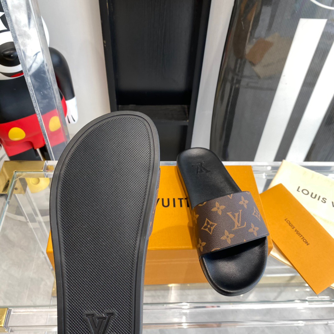 LV Fashionable Classic Versatile Leather Slippers