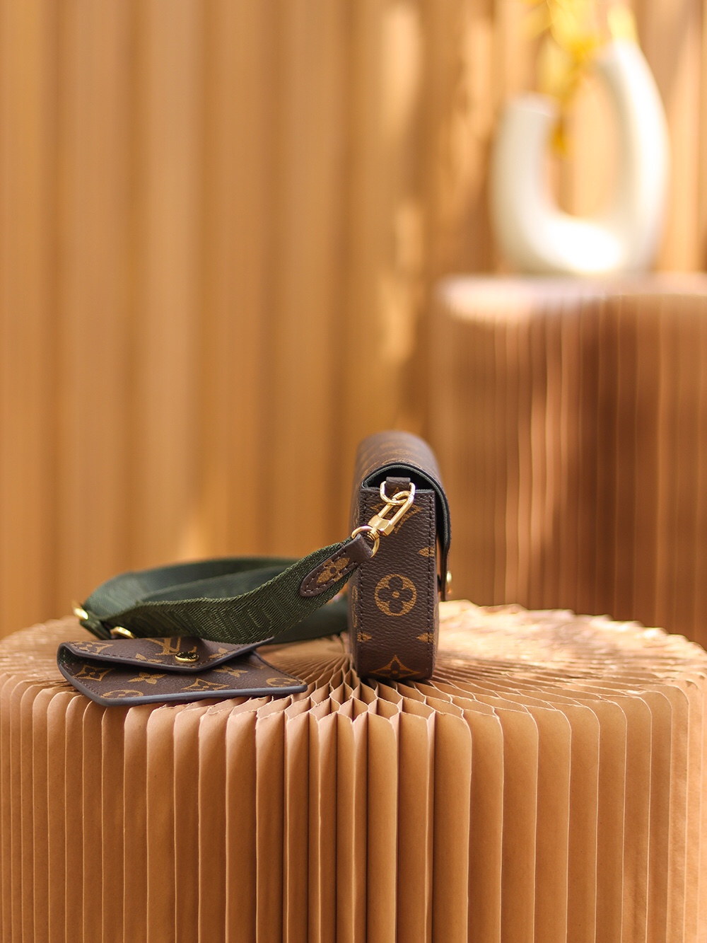 Louis Vuitton Classic Vintage-Inspired Crossbody/Shoulder Bag