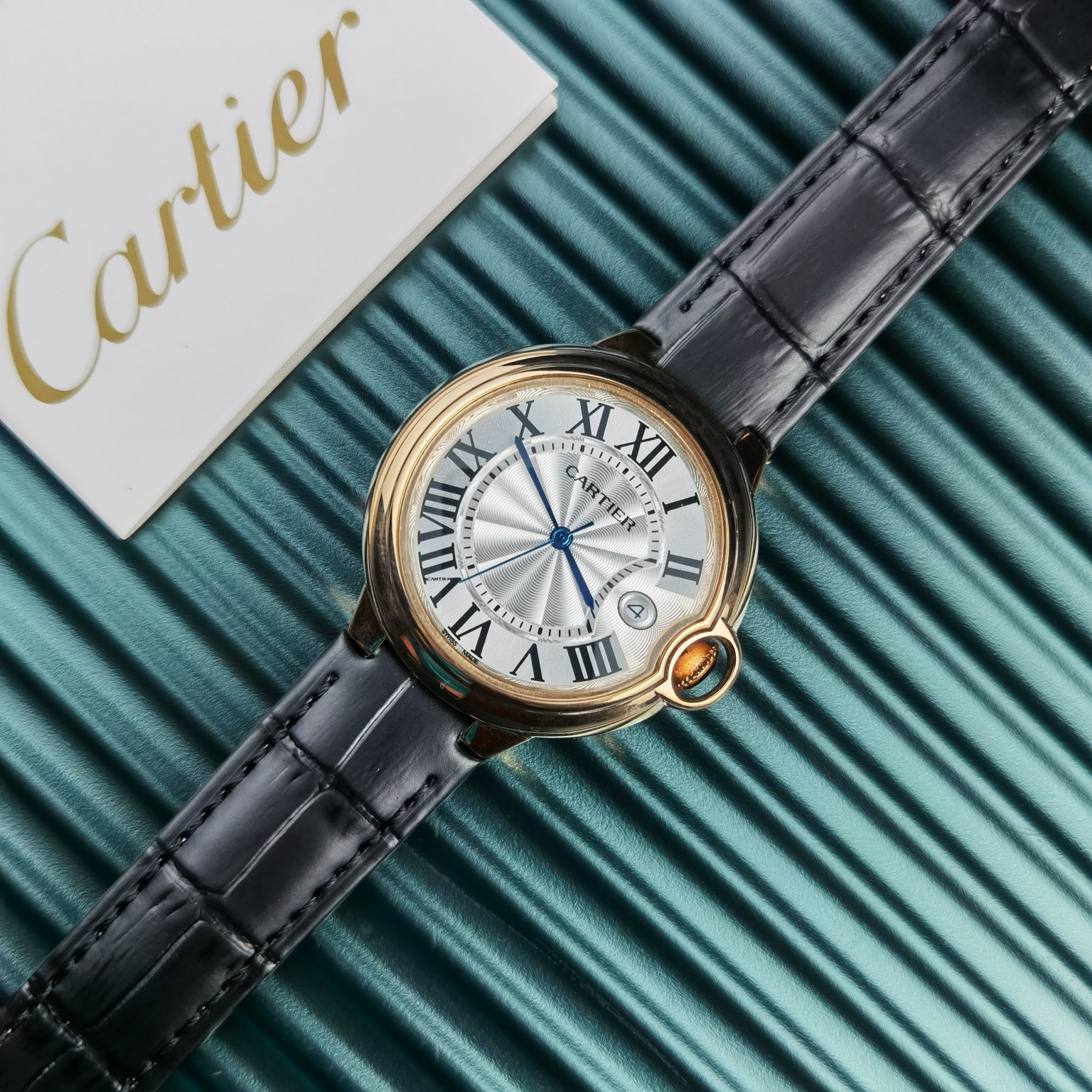 Cartier Prestigious Golden Unisex Quartz Watch