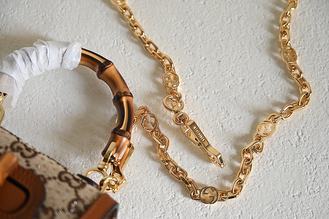 Gucci Classic Vintage-Inspired Leather Handbag