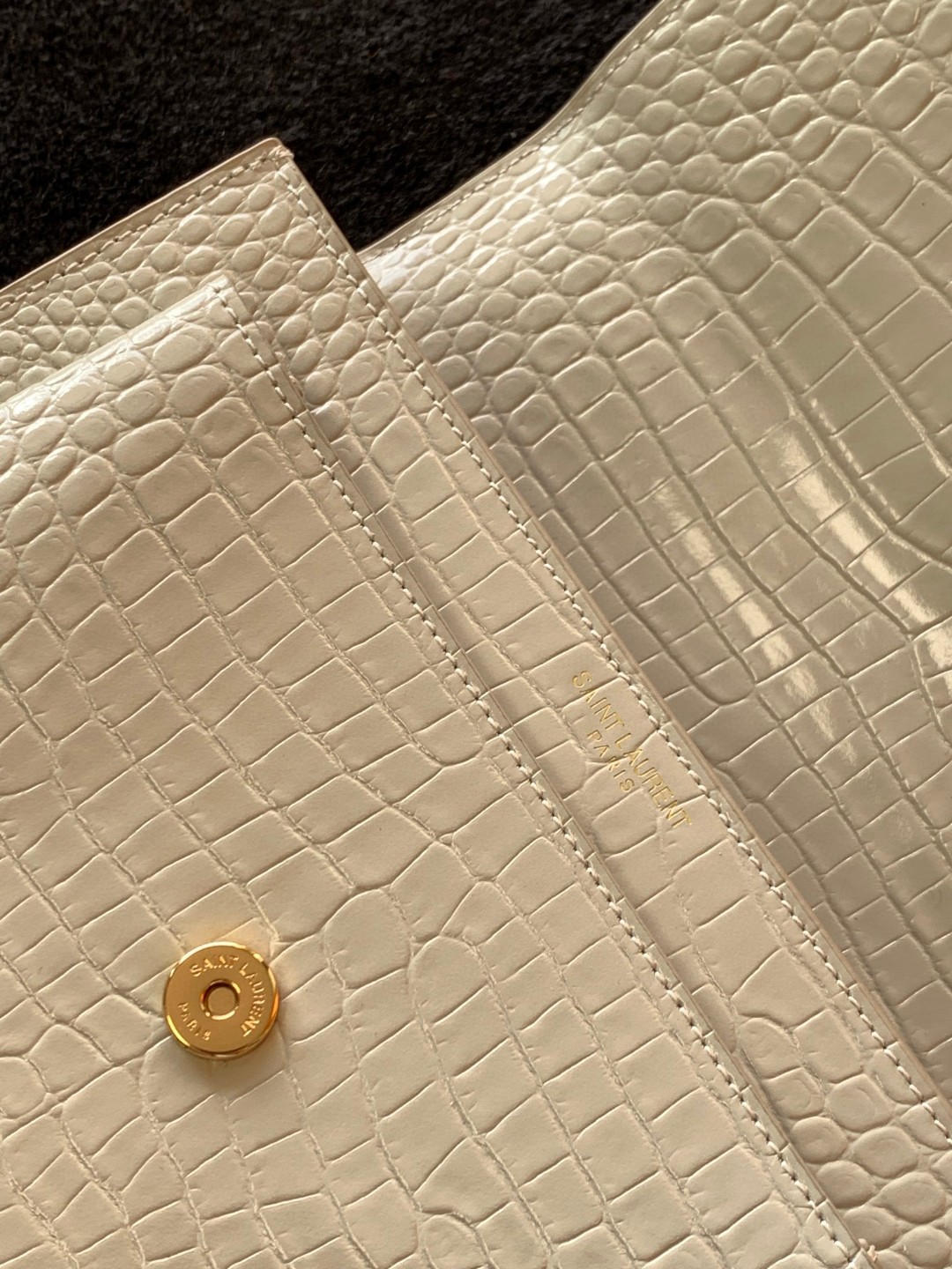 Saint Laurent Classic Chain Shoulder/Crossbody Bag in White for Women