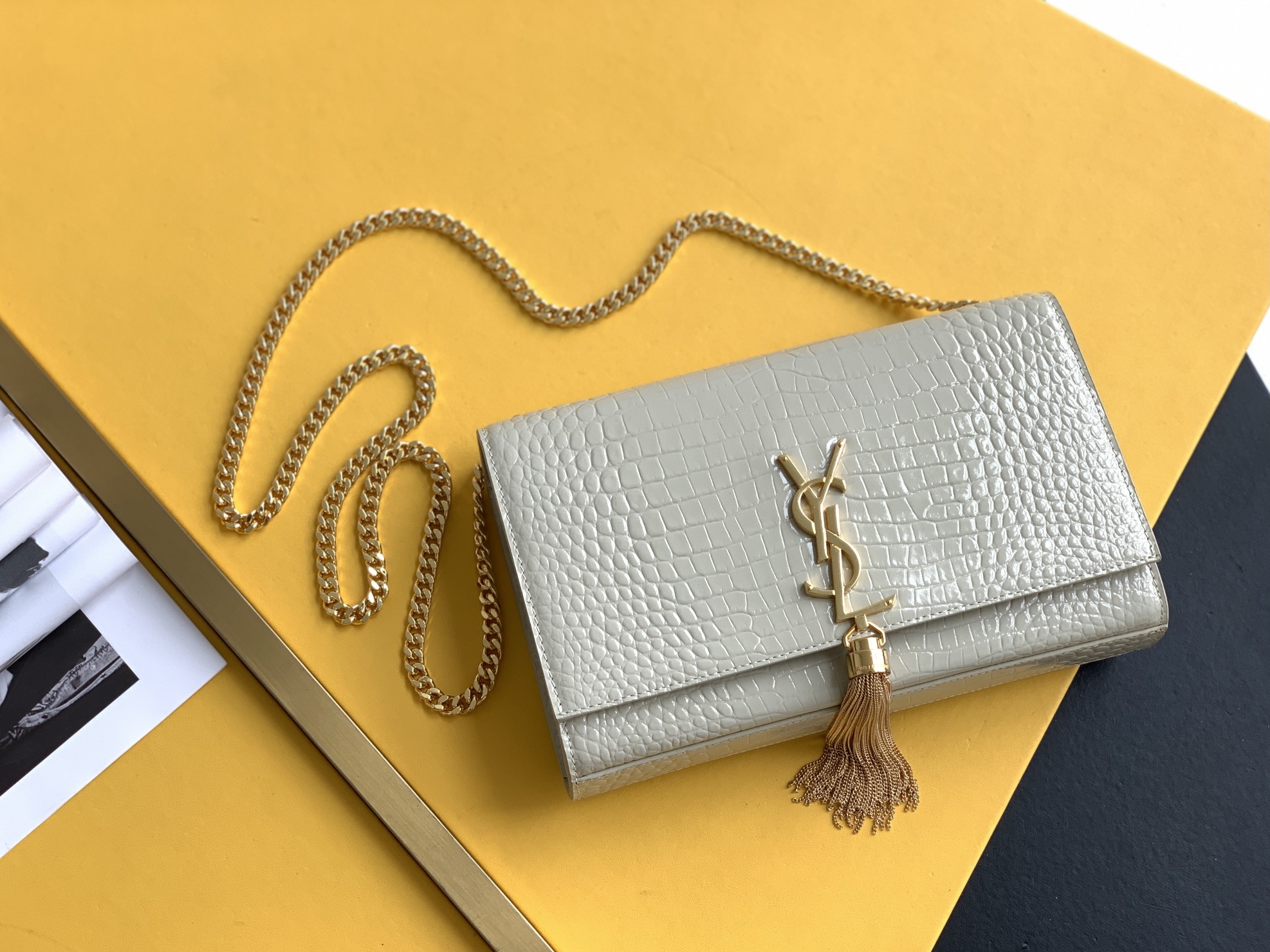 Saint Laurent Classic Chain Shoulder/Crossbody Bag in White for Women
