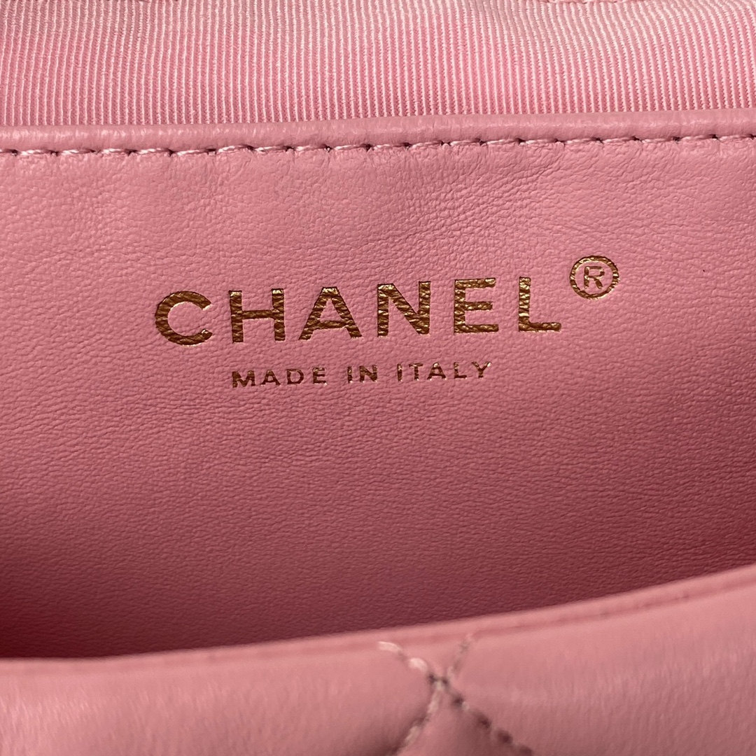 Chanel Elegant Lambskin Handbag