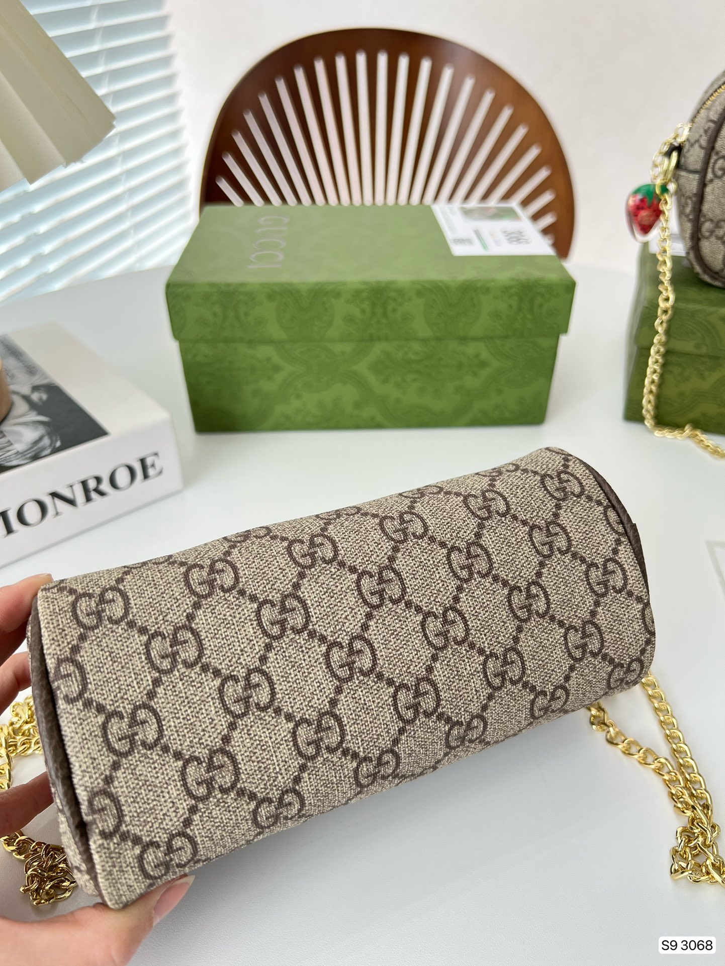 Gucci Classic Leather Clutch Bag