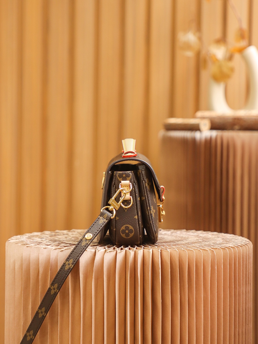 Louis Vuitton Classic Vintage-Inspired Crossbody/Shoulder Bag