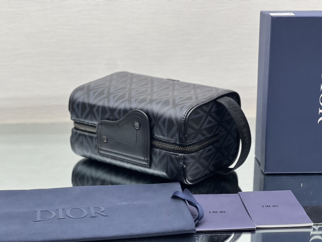 DIOR Lingot Toiletry Bag