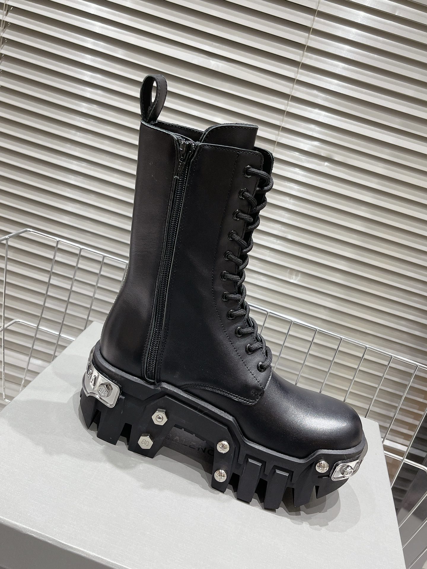 Balenciaga Diamond-Embedded Bulldozer Boots（8CM）