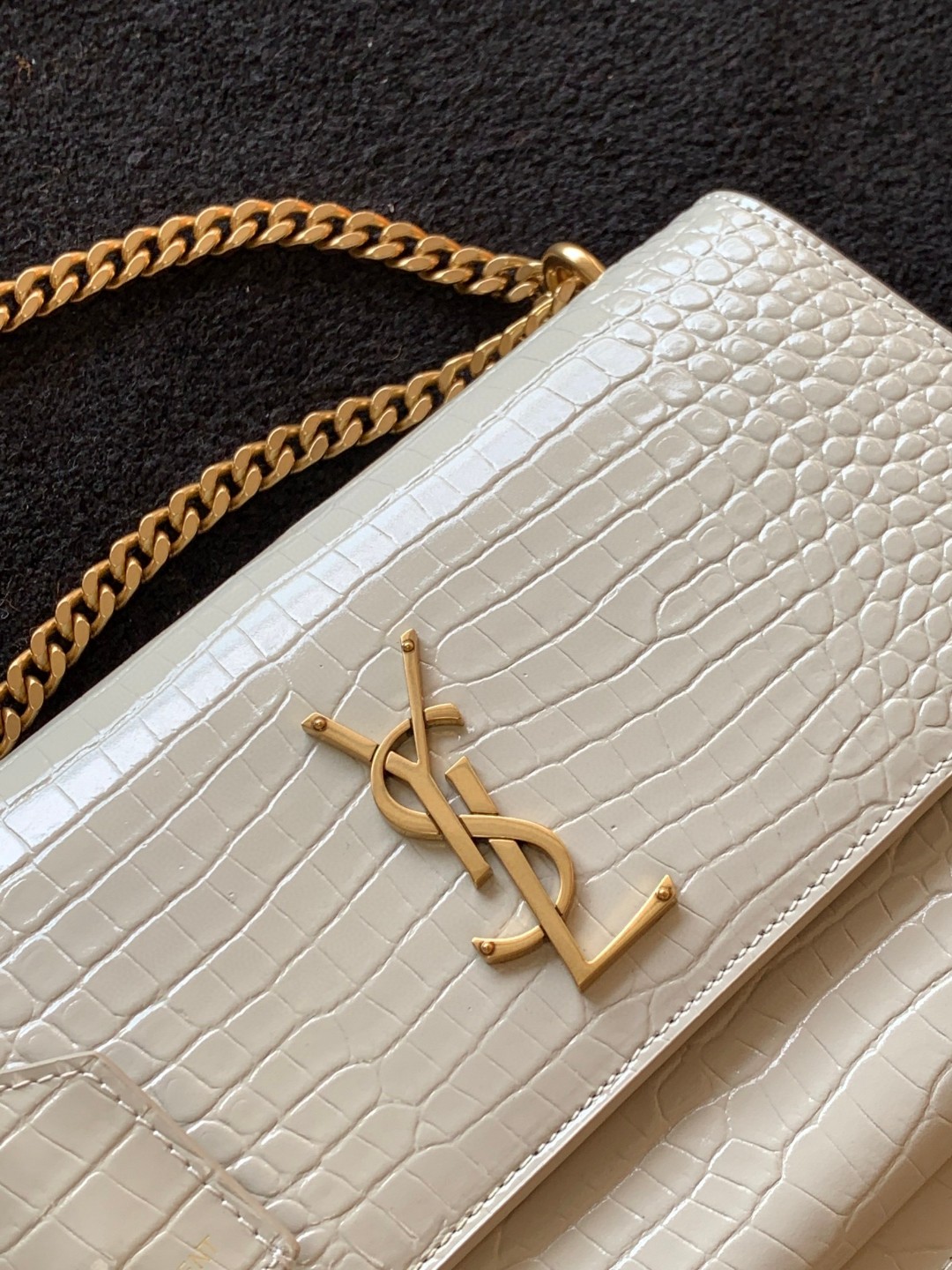 Saint Laurent Classic Chain Shoulder/Crossbody Bag in White for Women