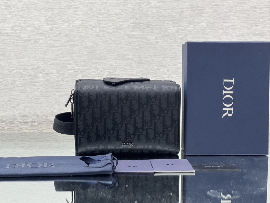 DIOR Lingot Toiletry Bag