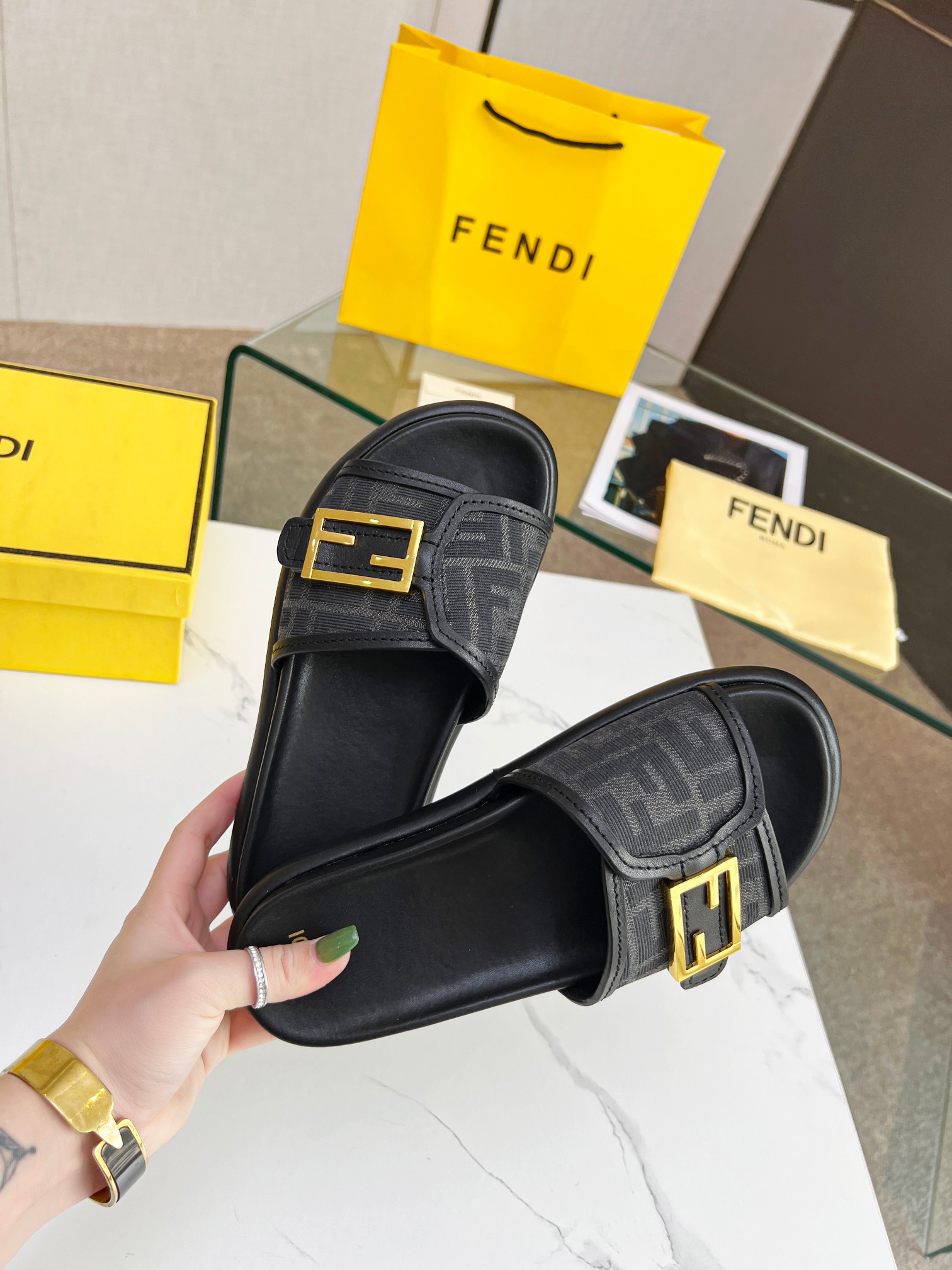 FENDI Casual Slippers