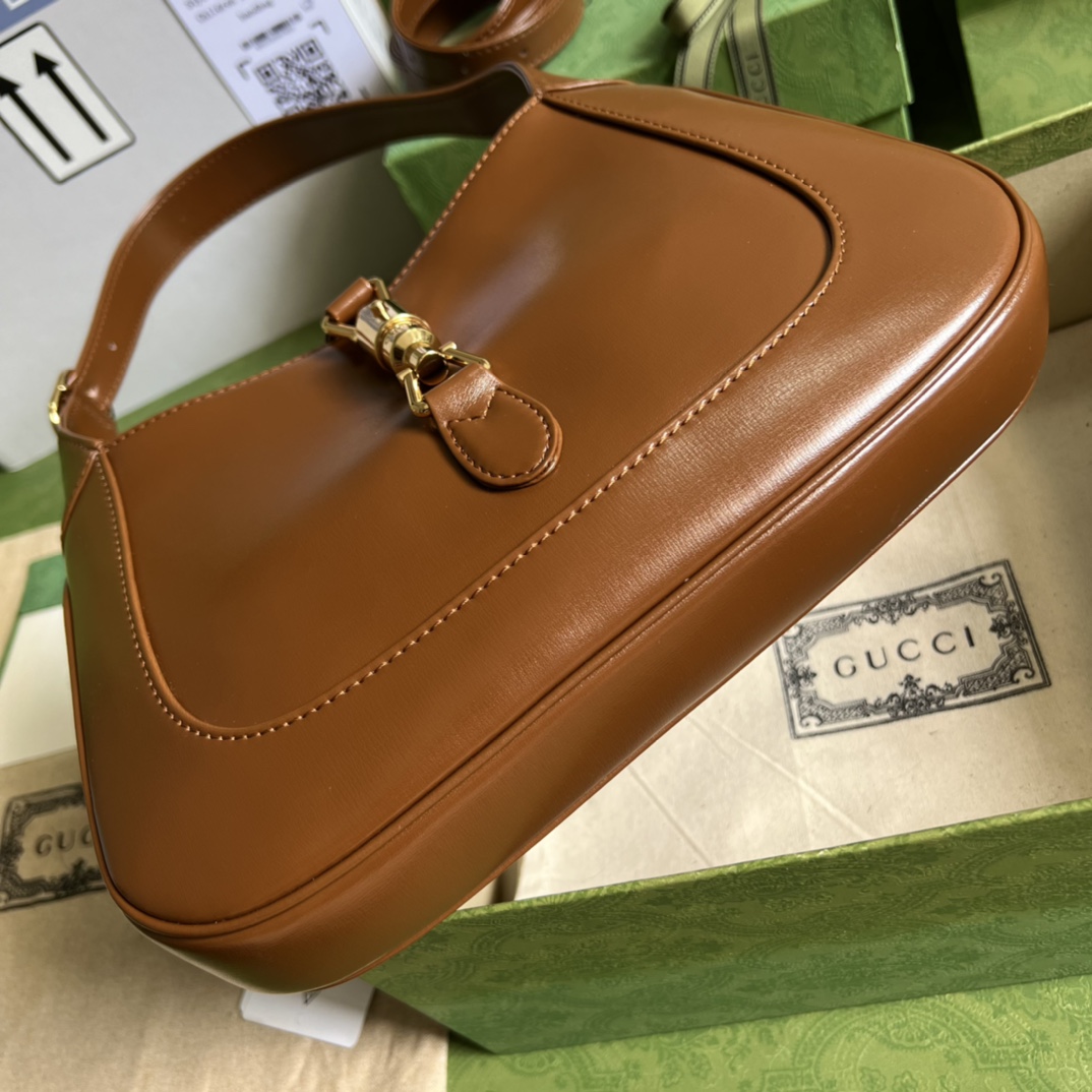 Gucci Classic Vintage Leather Underarm Handbag with Modern Touch