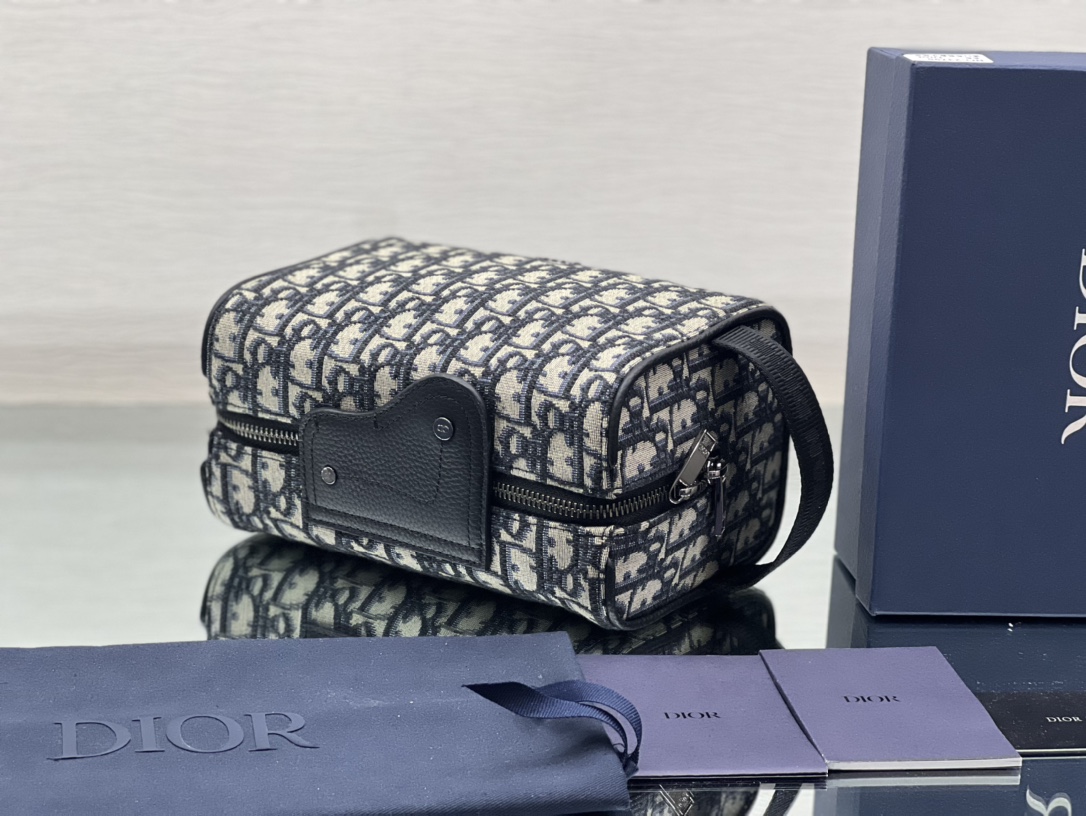 DIOR Lingot Toiletry Bag
