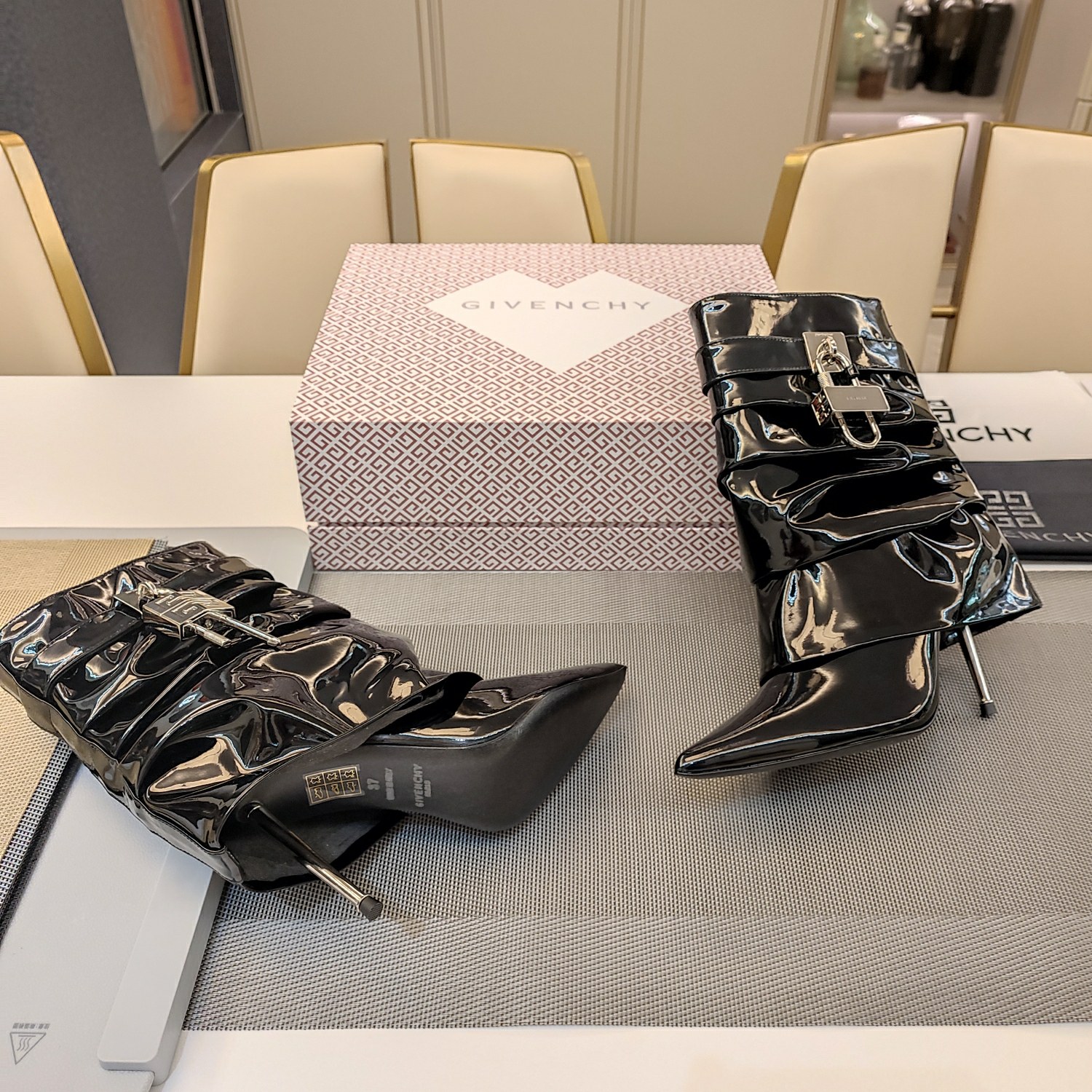 Givenchy Patent Leather Pointed-Toe High-Heeled Short Boots