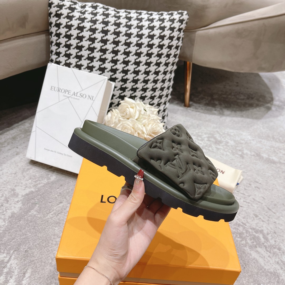 LV Fashionable Classic Versatile Leather Slippers