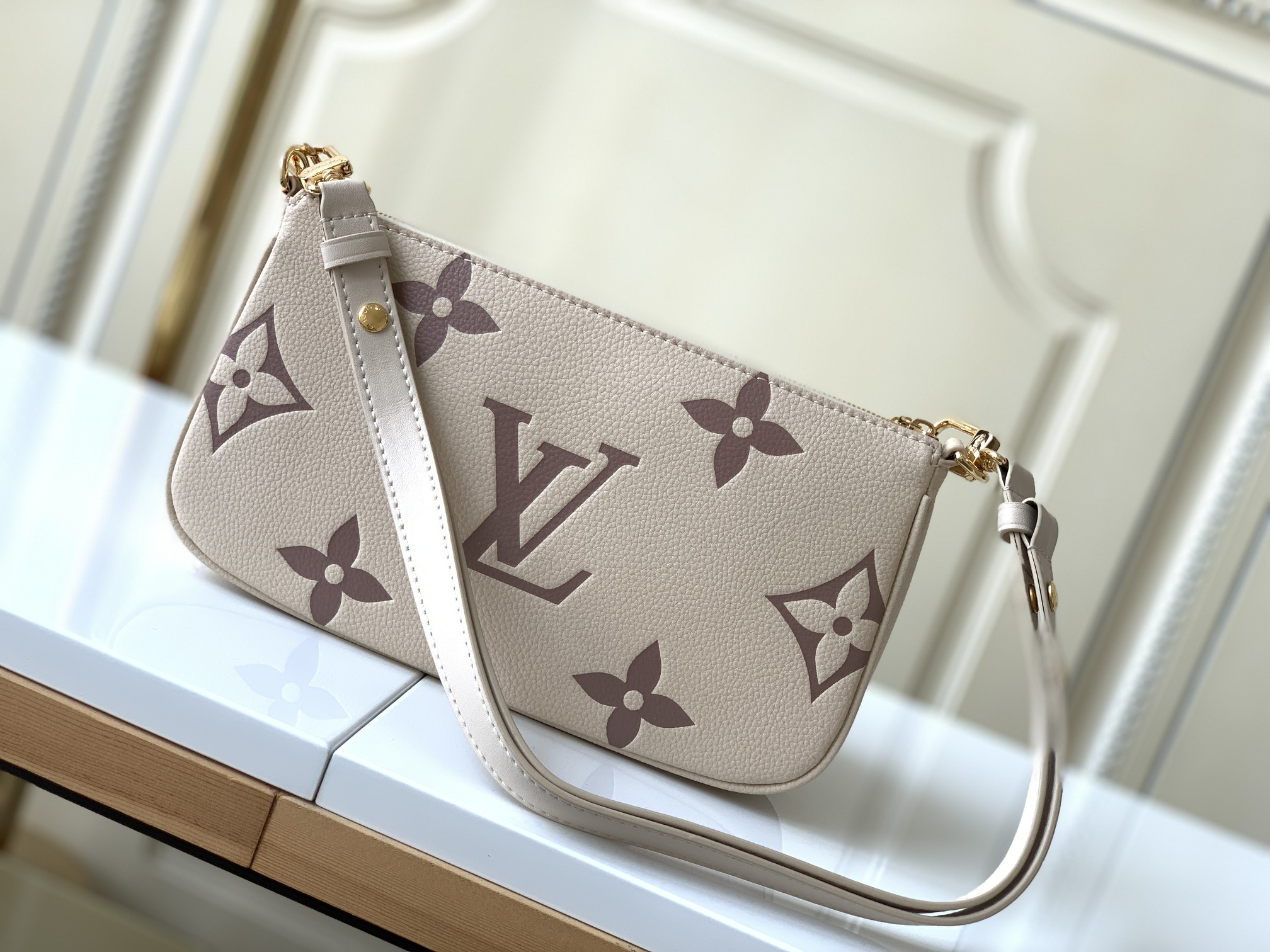 Louis Vuitton Classic Vintage-Inspired Crossbody/Shoulder Bag