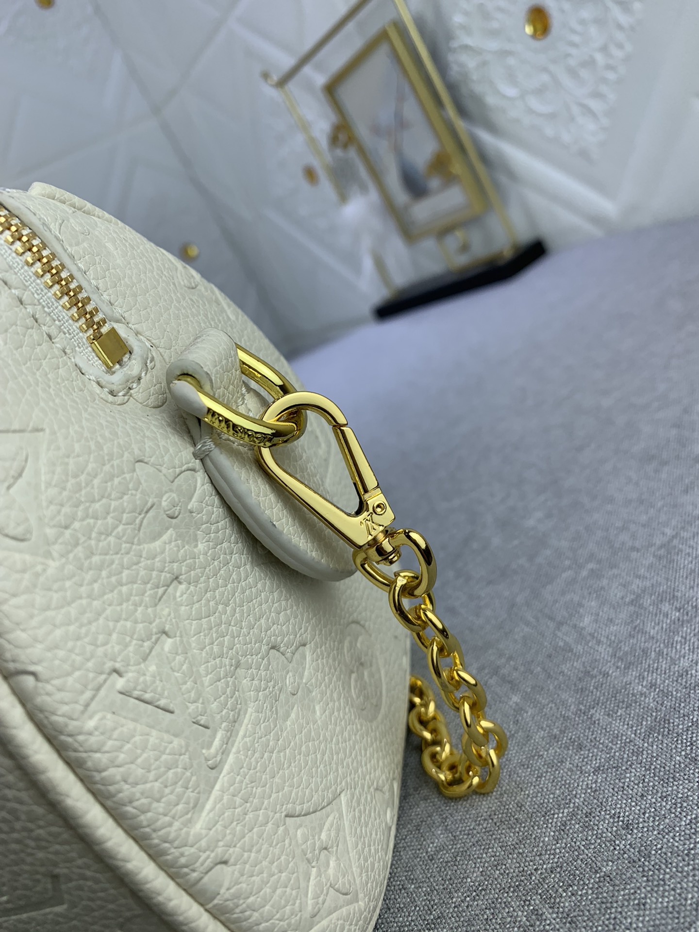 Louis Vuitton Stylish Versatile Leather Crossbody/Shoulder Bag