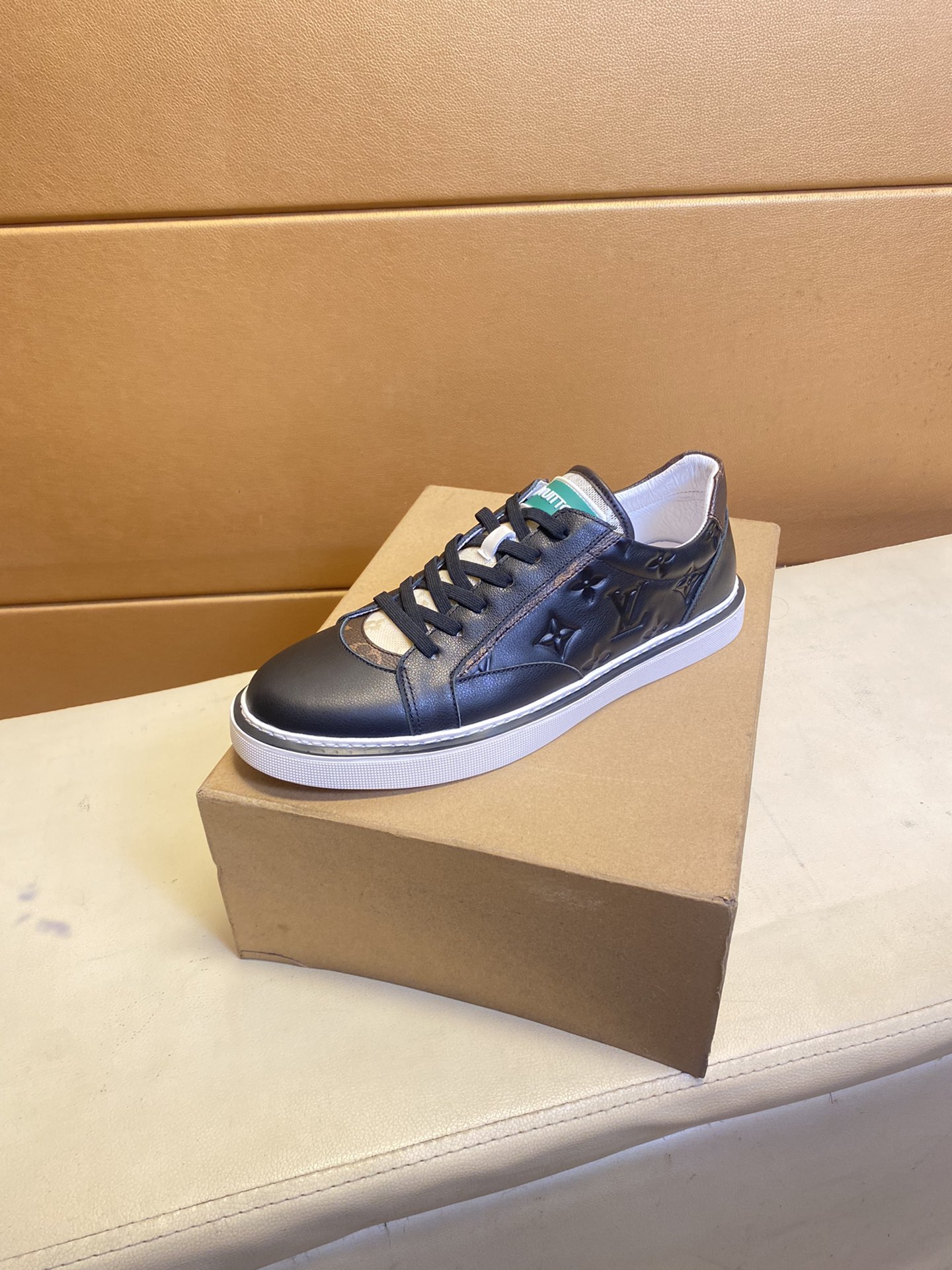 Louis Vuitton Fashionable Versatile Sneakers