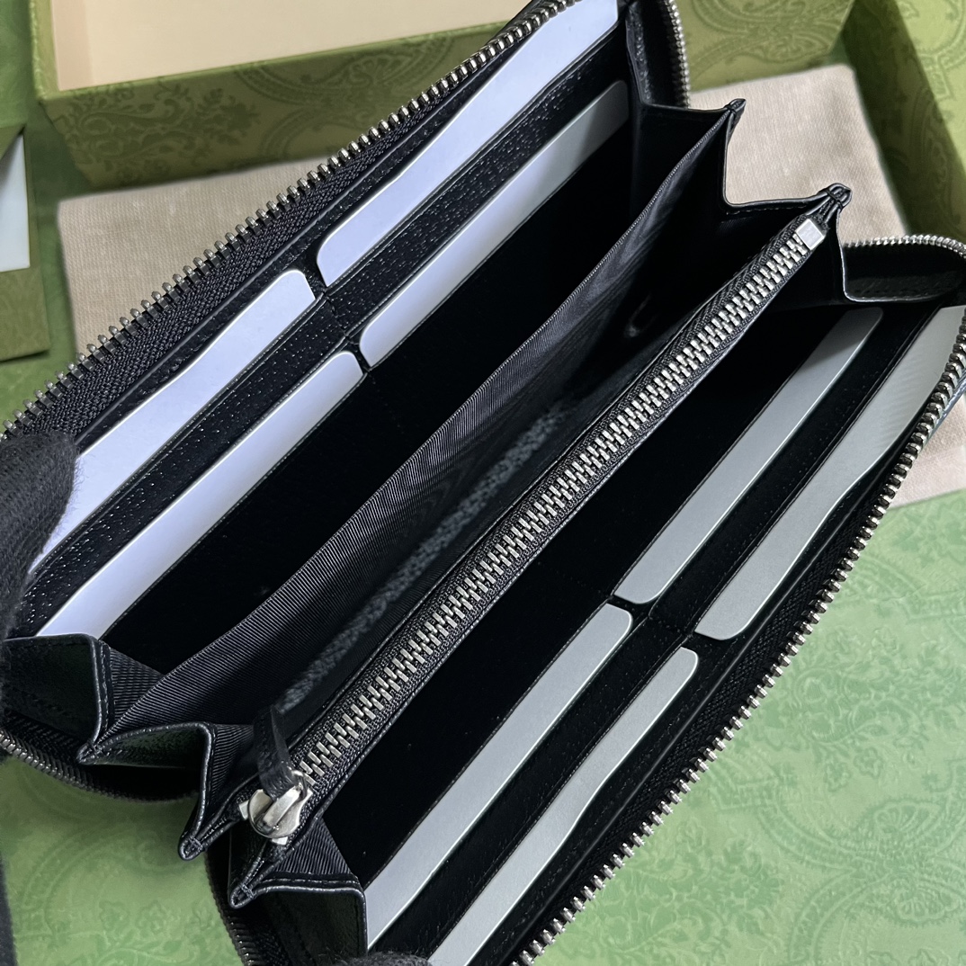 Gucci Classic Leather Clutch Bag