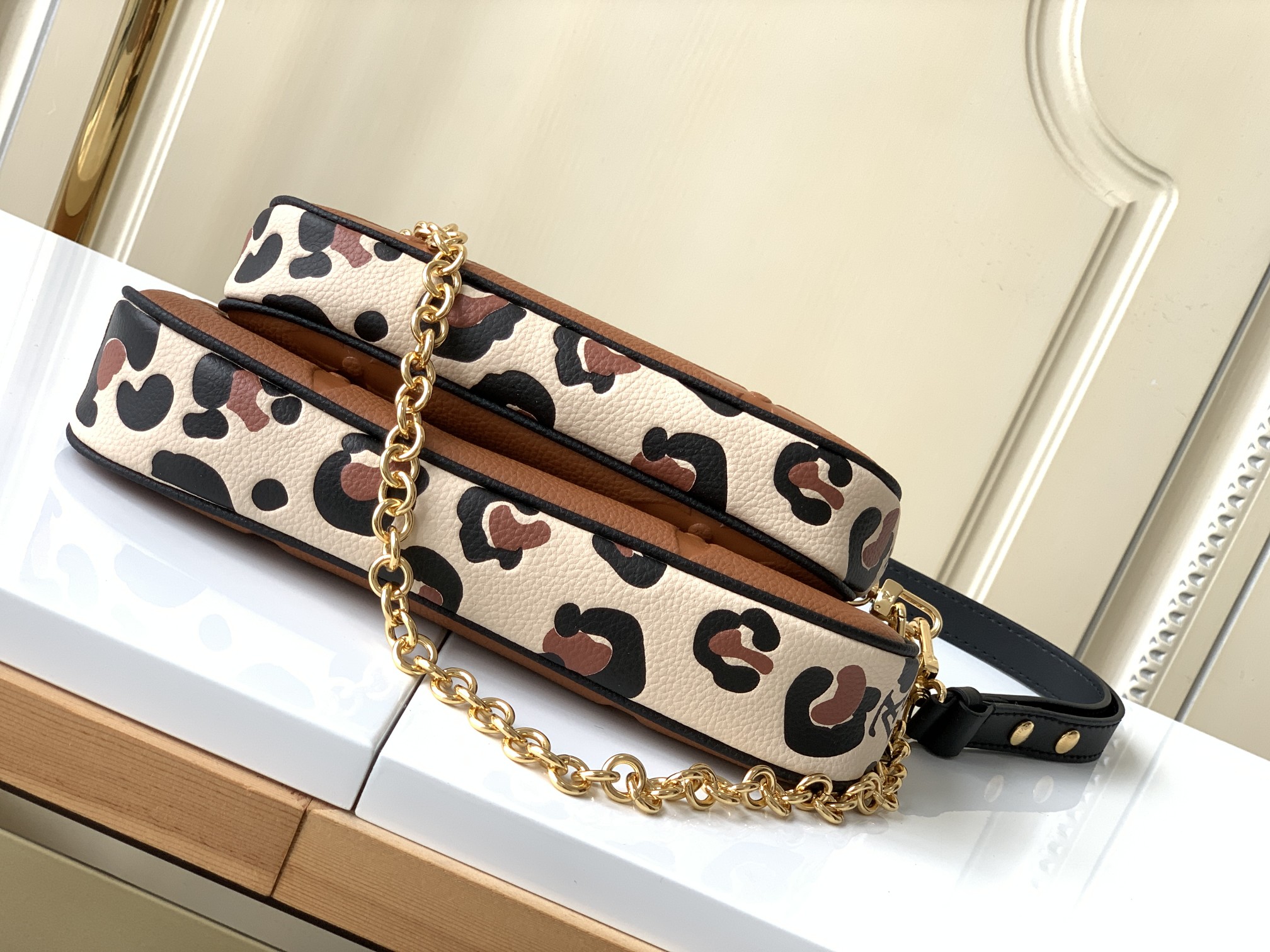 Louis Vuitton Classic Vintage-Inspired Crossbody/Shoulder Bag