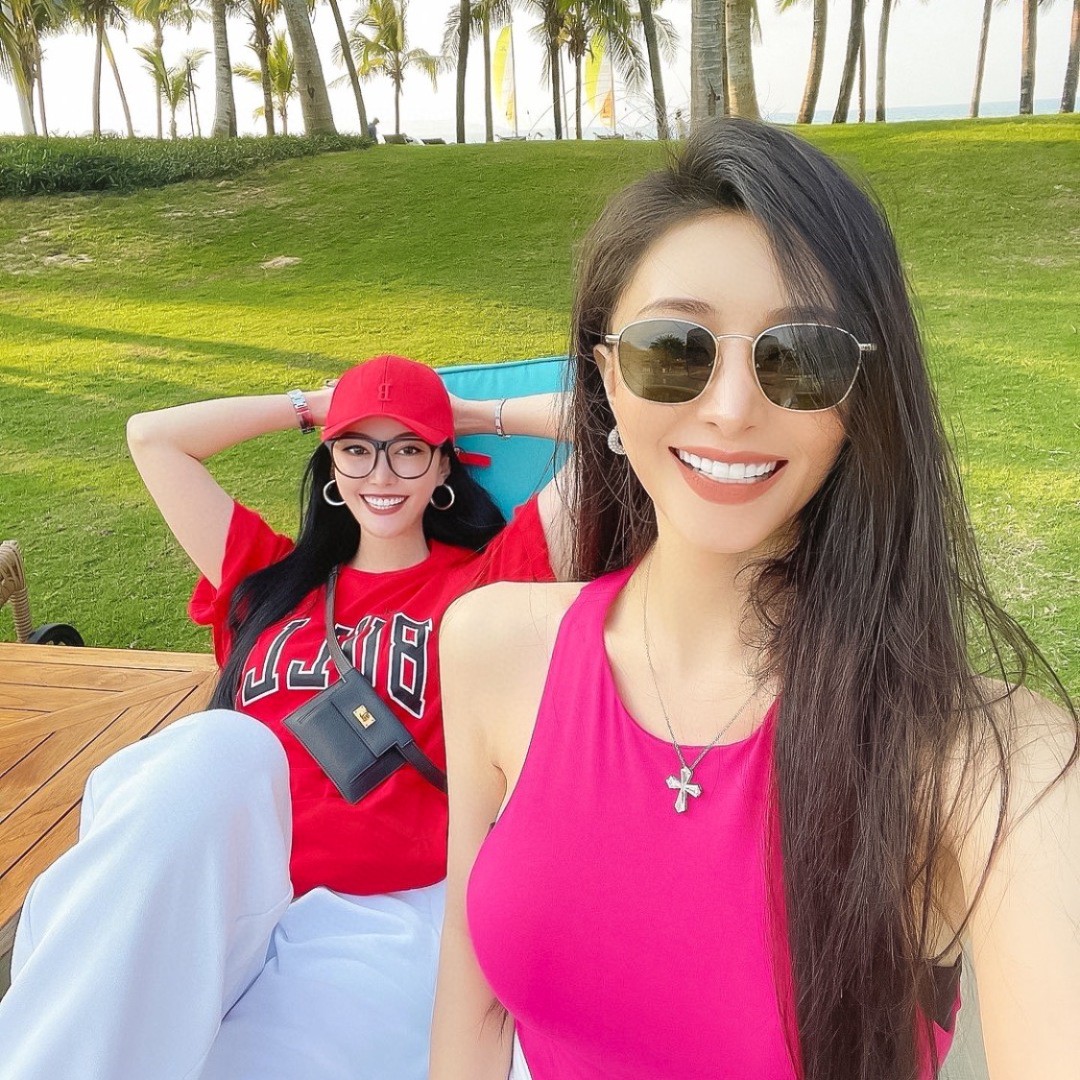 GRAFF CRISS Cross Diamond Pendant Necklace