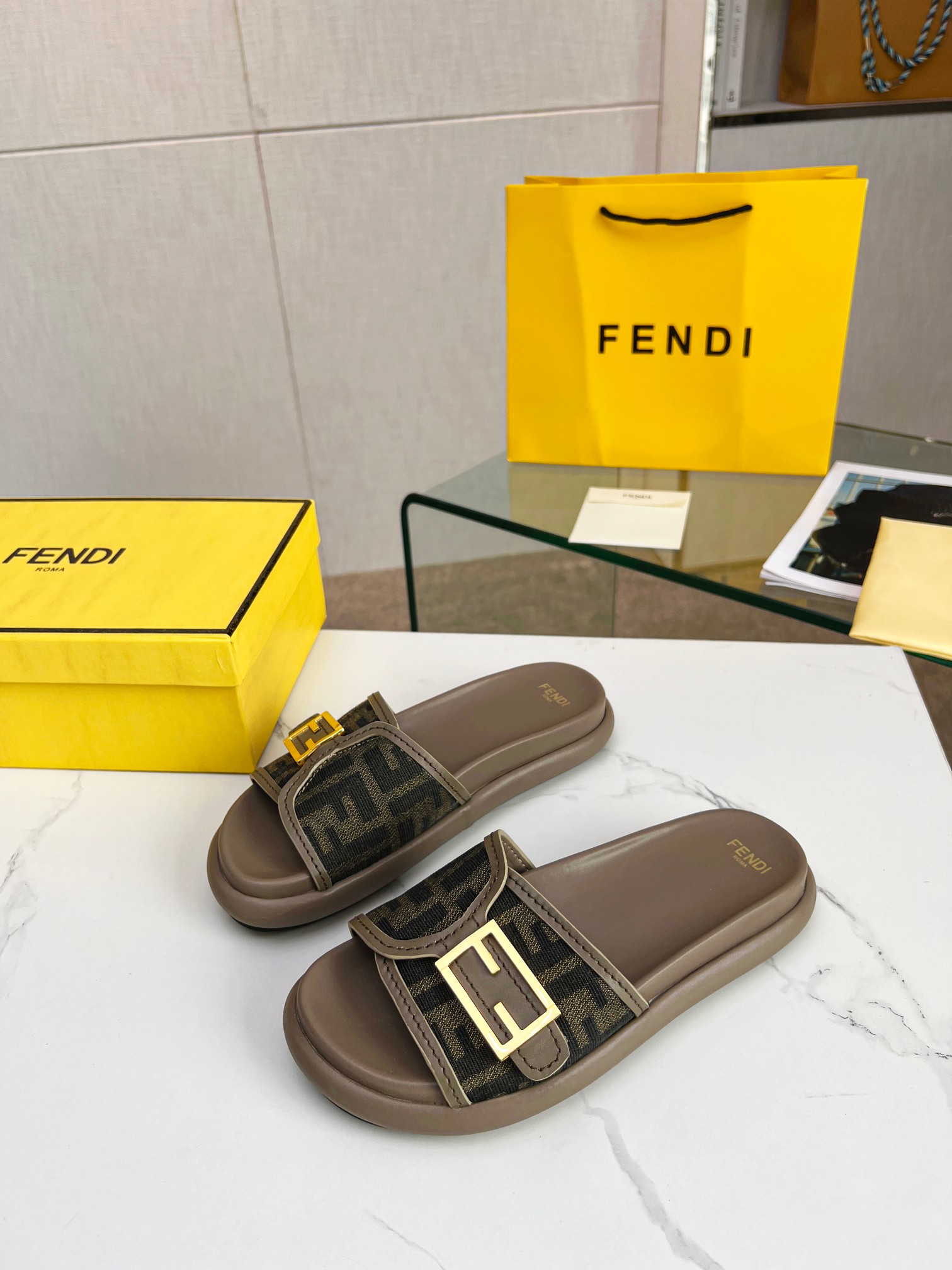 FENDI Casual Slippers