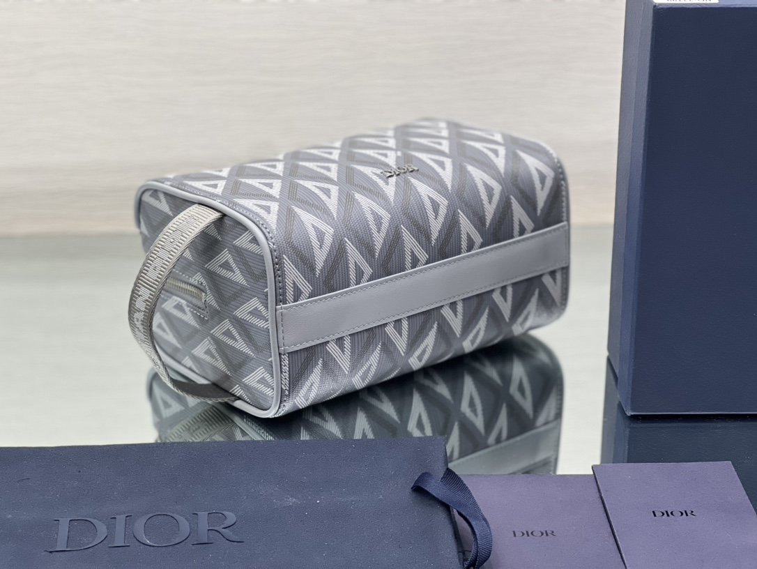 DIOR Lingot Toiletry Bag
